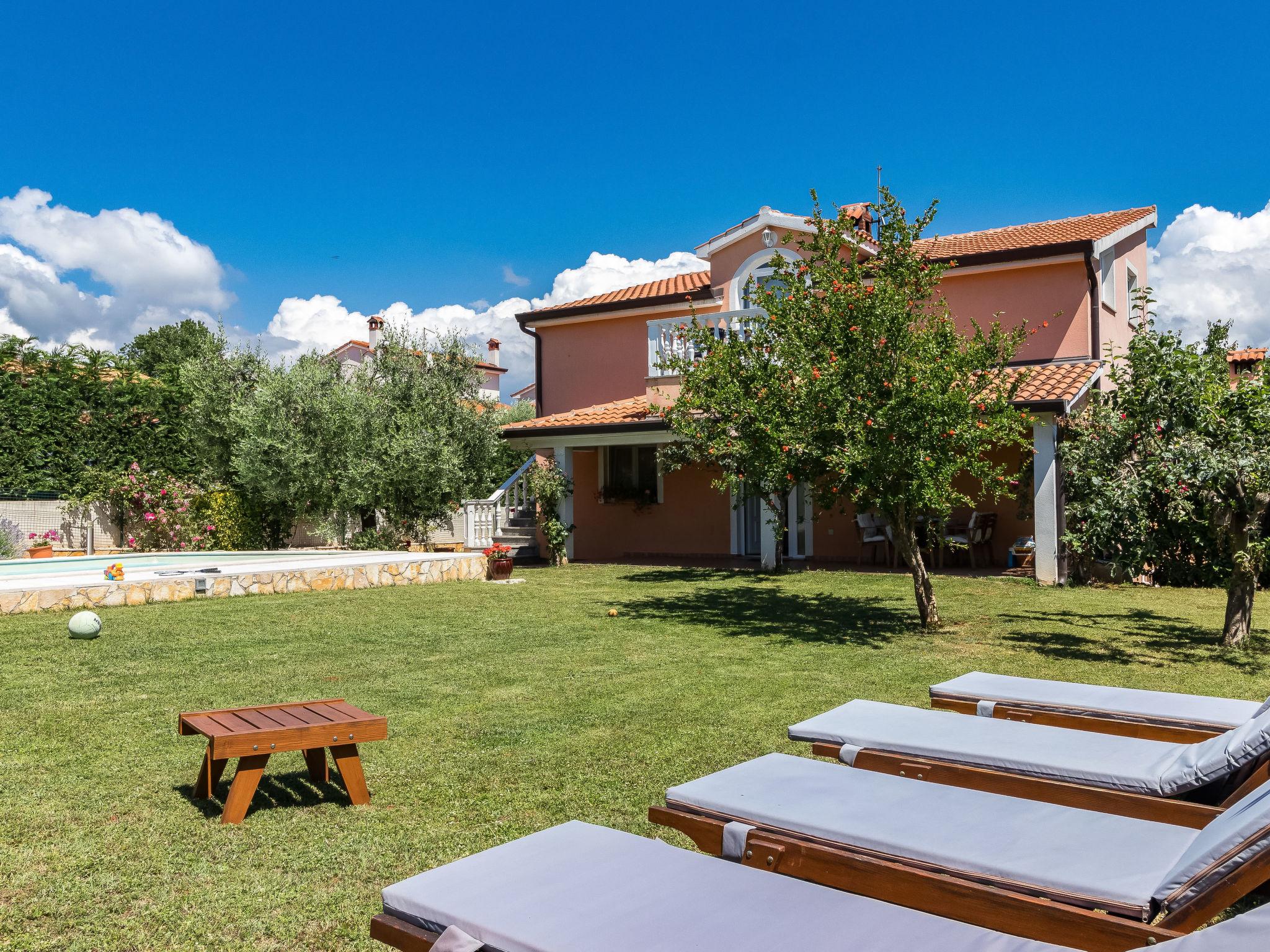 Photo 15 - Maison de 5 chambres à Kaštelir-Labinci avec piscine privée et vues à la mer