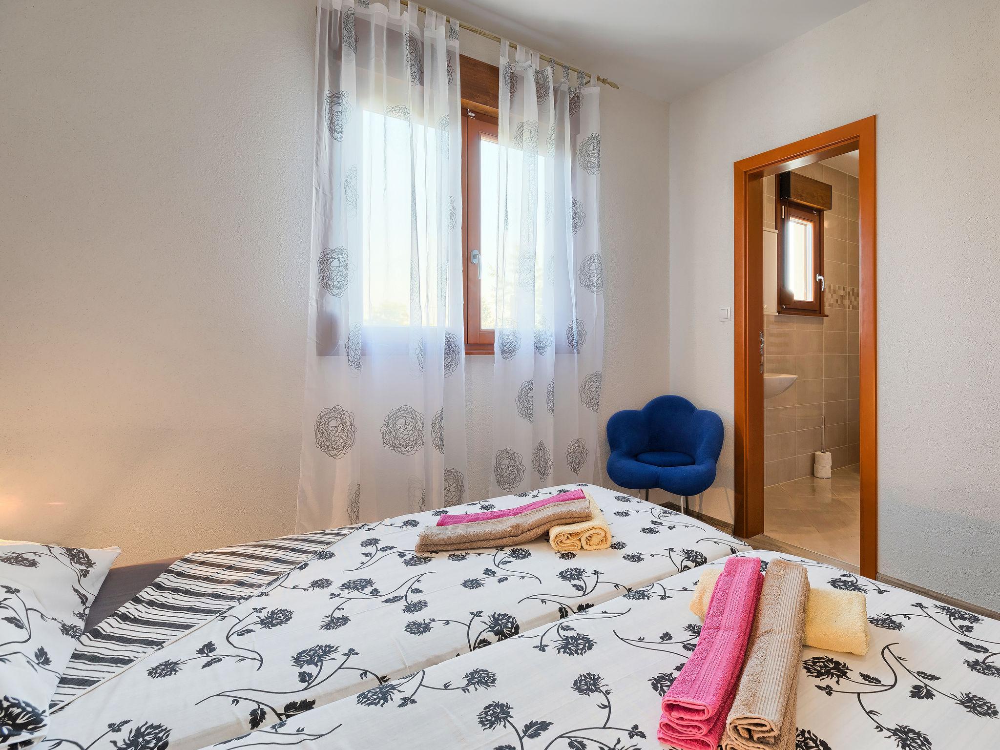 Foto 13 - Casa con 3 camere da letto a Žminj con piscina privata e vista mare