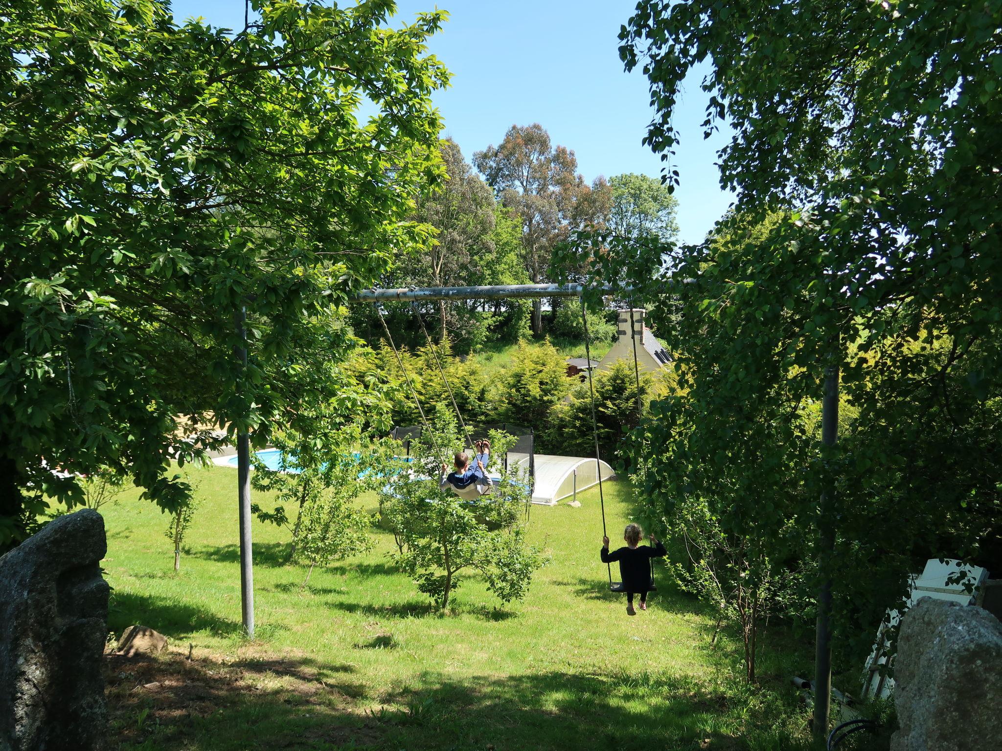 Photo 8 - Maison de 5 chambres à Ploumilliau avec piscine privée et jardin