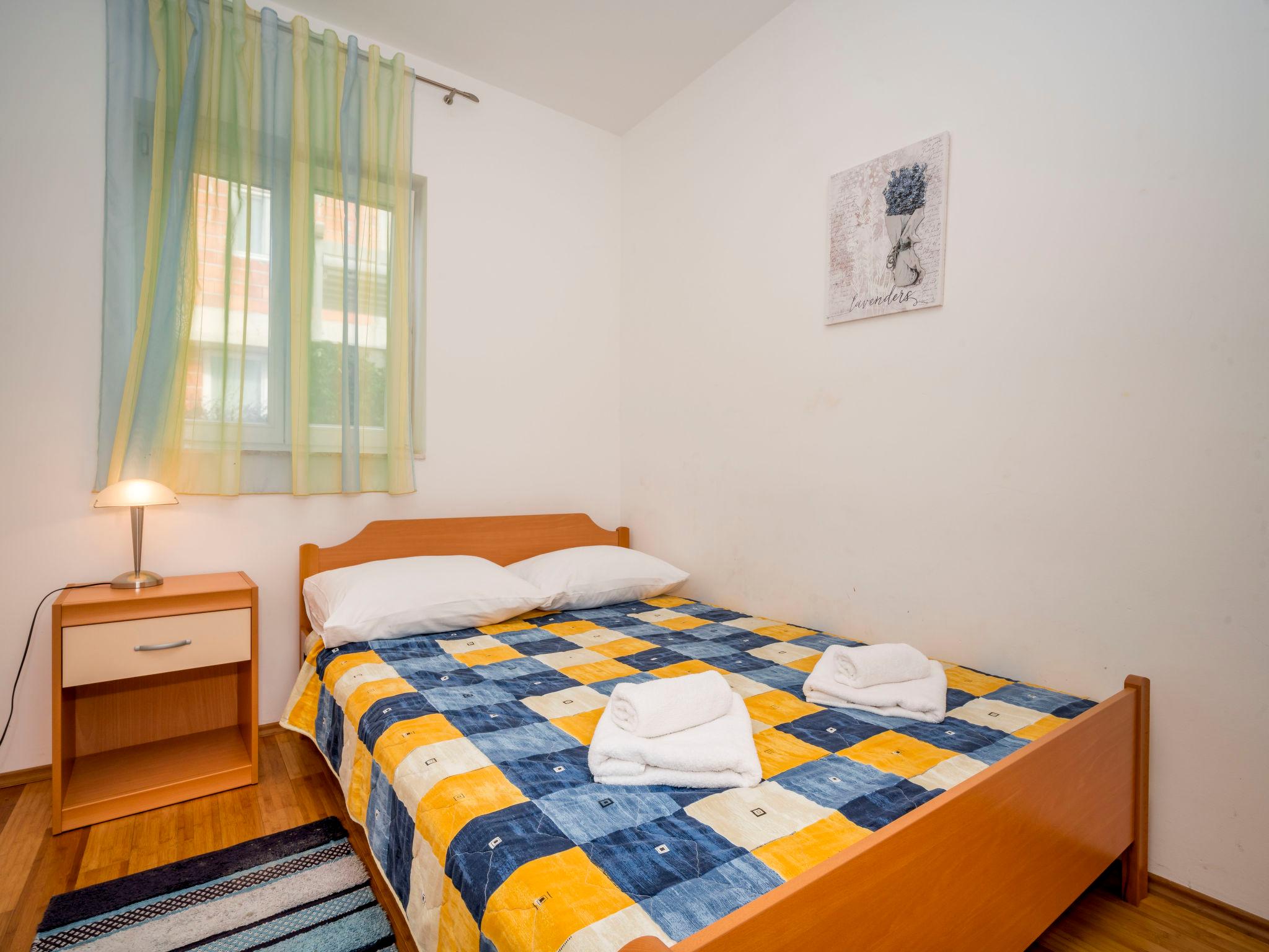 Foto 10 - Apartamento de 3 quartos em Sibenik com jardim