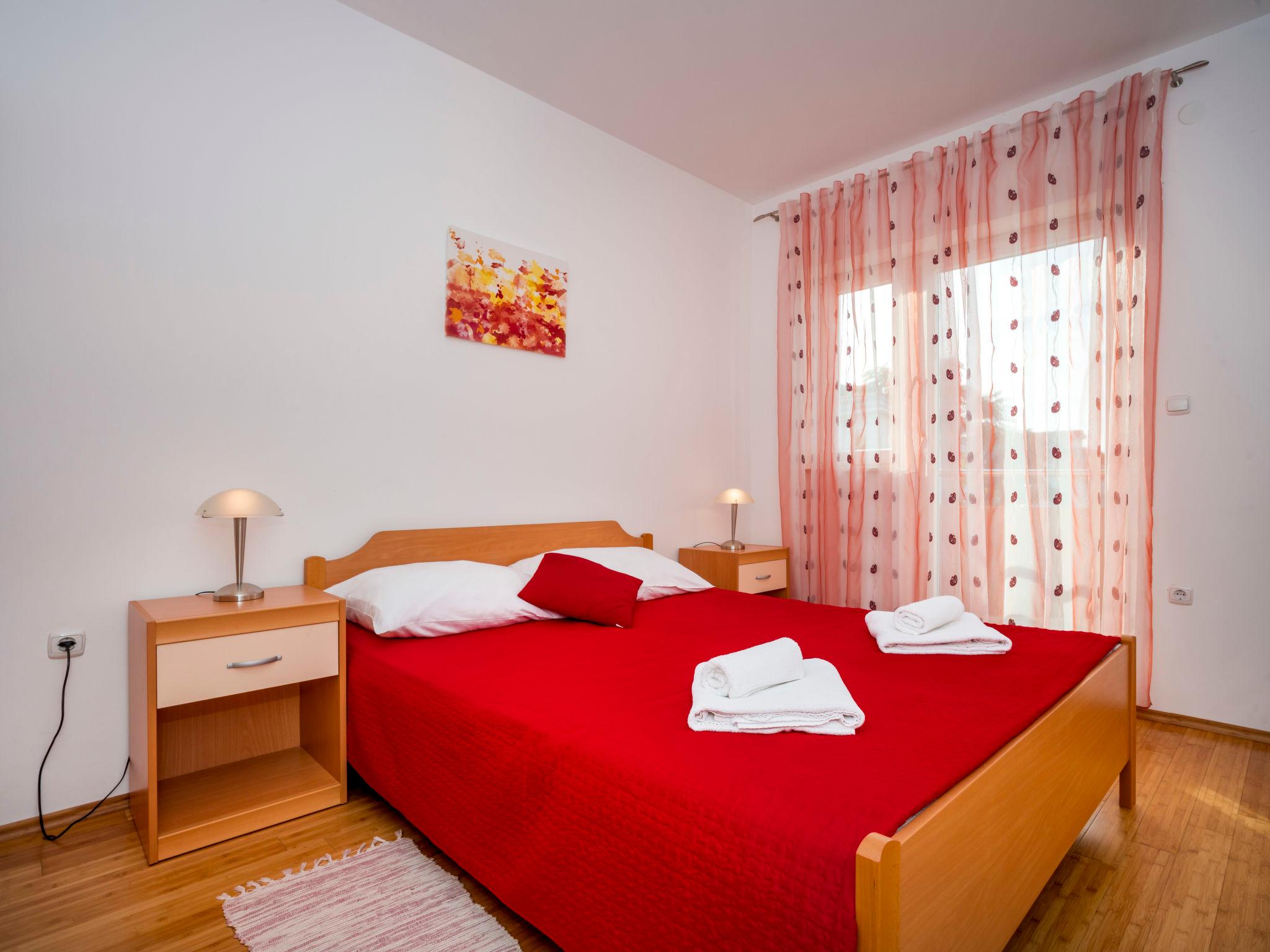 Foto 9 - Apartamento de 3 quartos em Sibenik com jardim