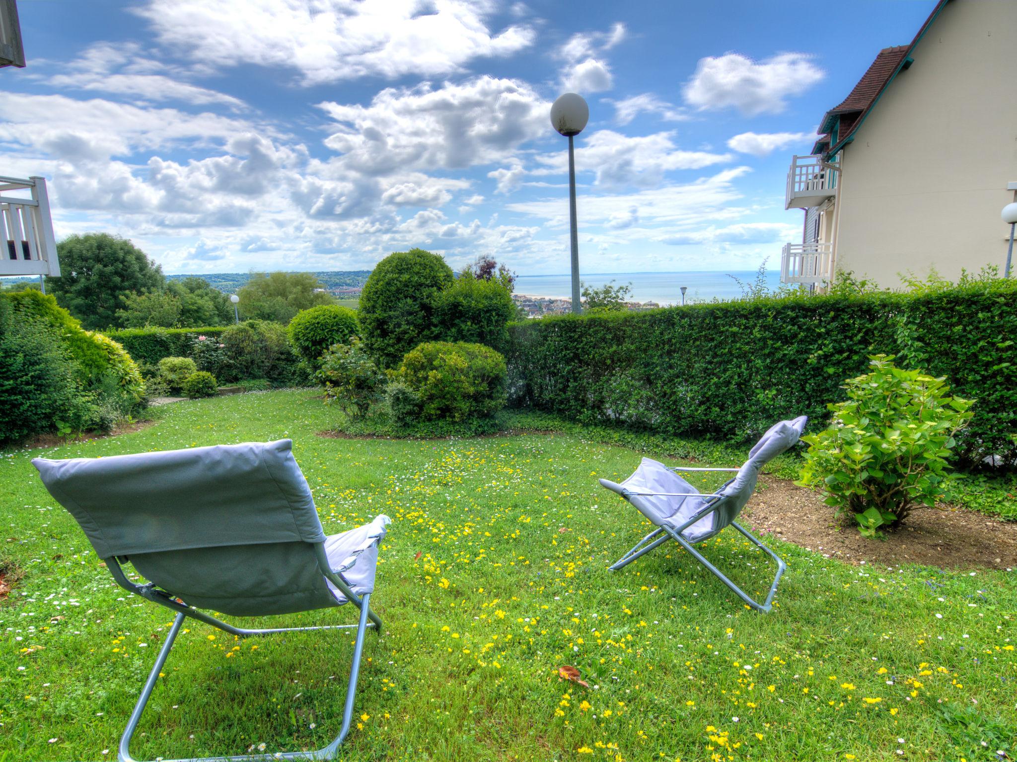 Foto 2 - Apartamento de 2 quartos em Blonville-sur-Mer com terraço e vistas do mar