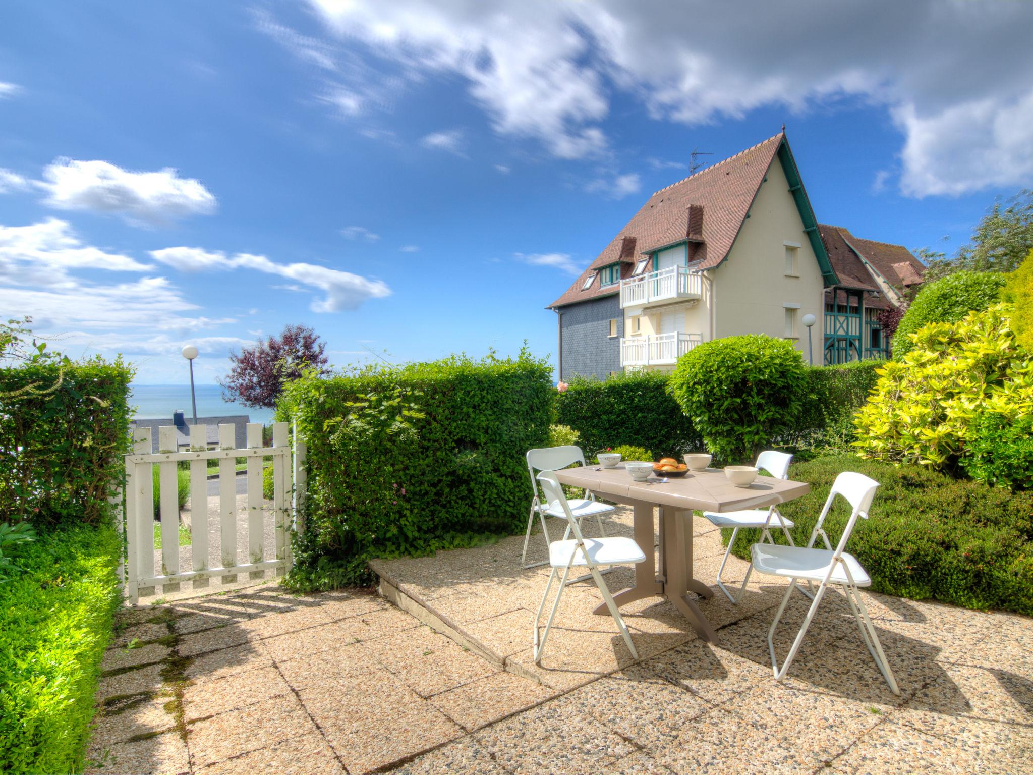 Foto 1 - Apartment mit 2 Schlafzimmern in Blonville-sur-Mer mit terrasse und blick aufs meer