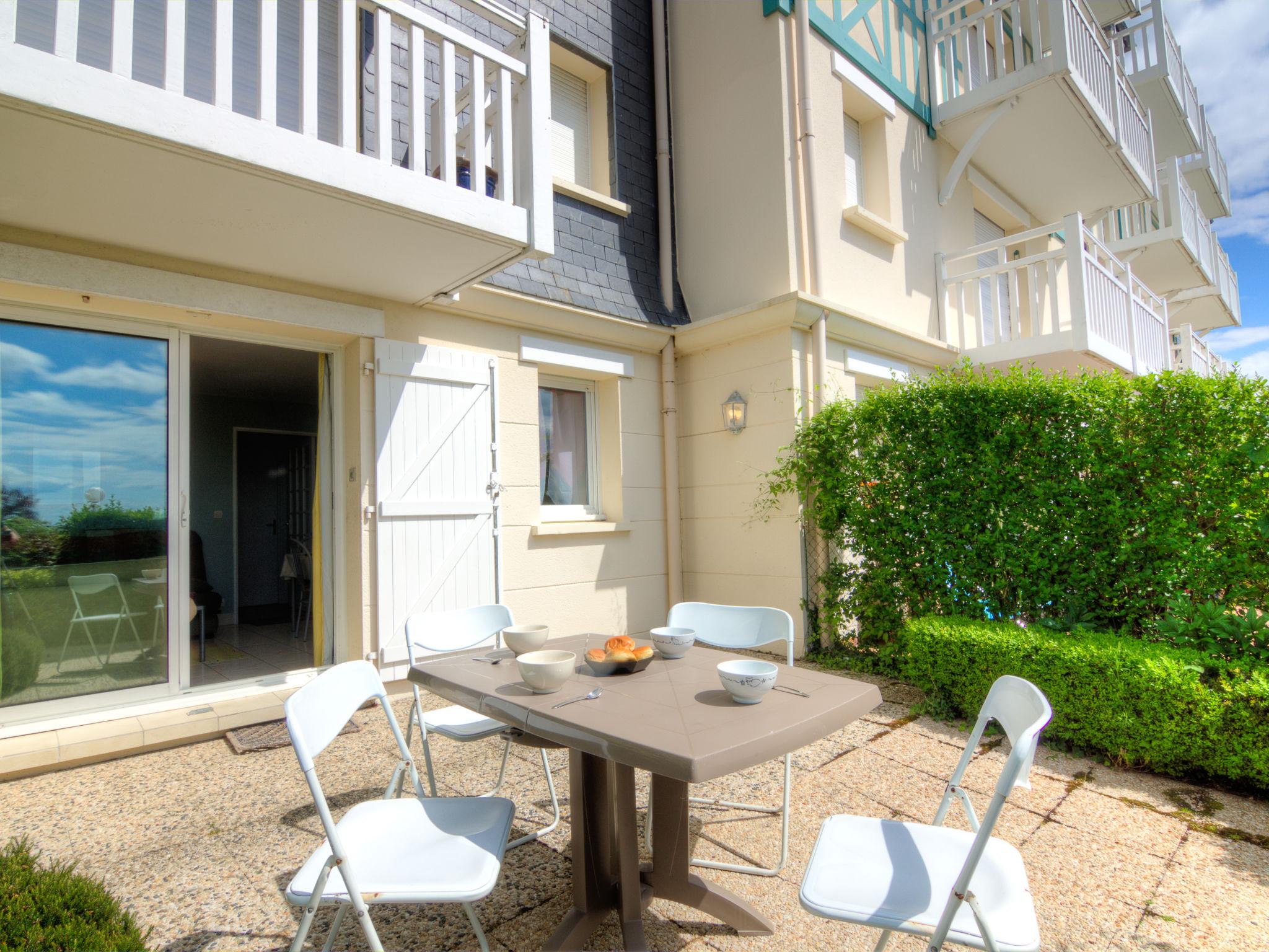 Foto 3 - Apartamento de 2 quartos em Blonville-sur-Mer com terraço e vistas do mar