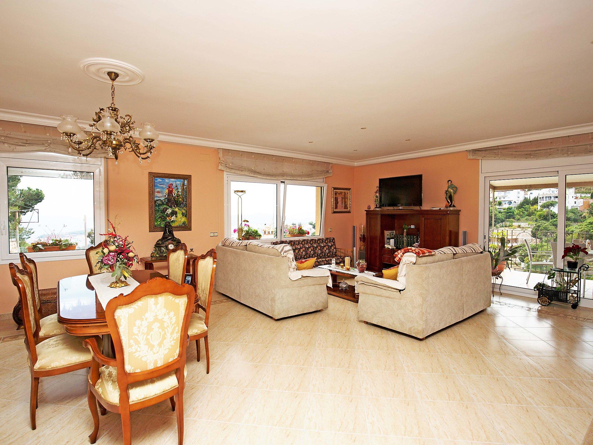 Photo 13 - 7 bedroom House in Lloret de Mar with private pool and garden