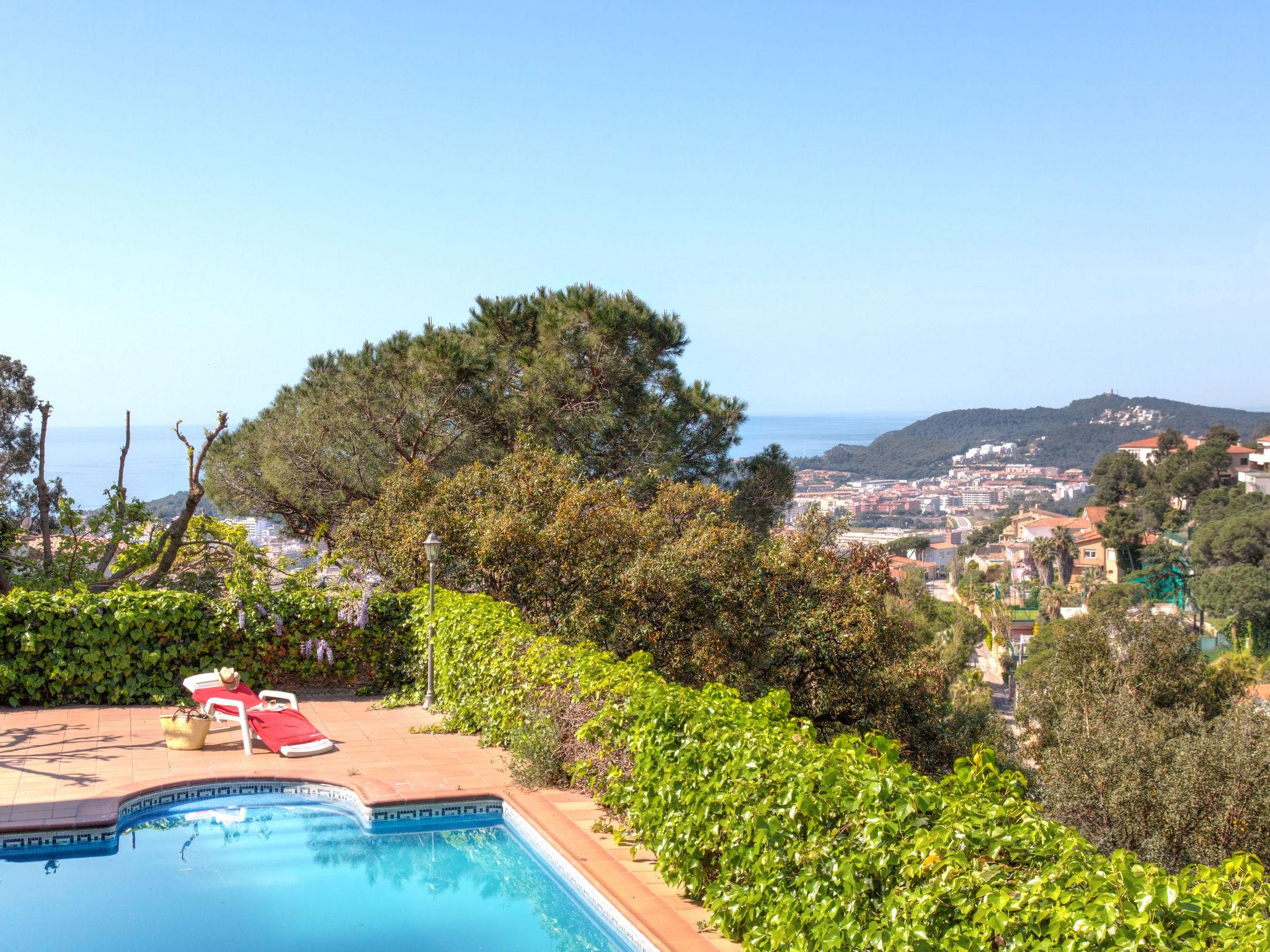 Photo 21 - 7 bedroom House in Lloret de Mar with private pool and garden