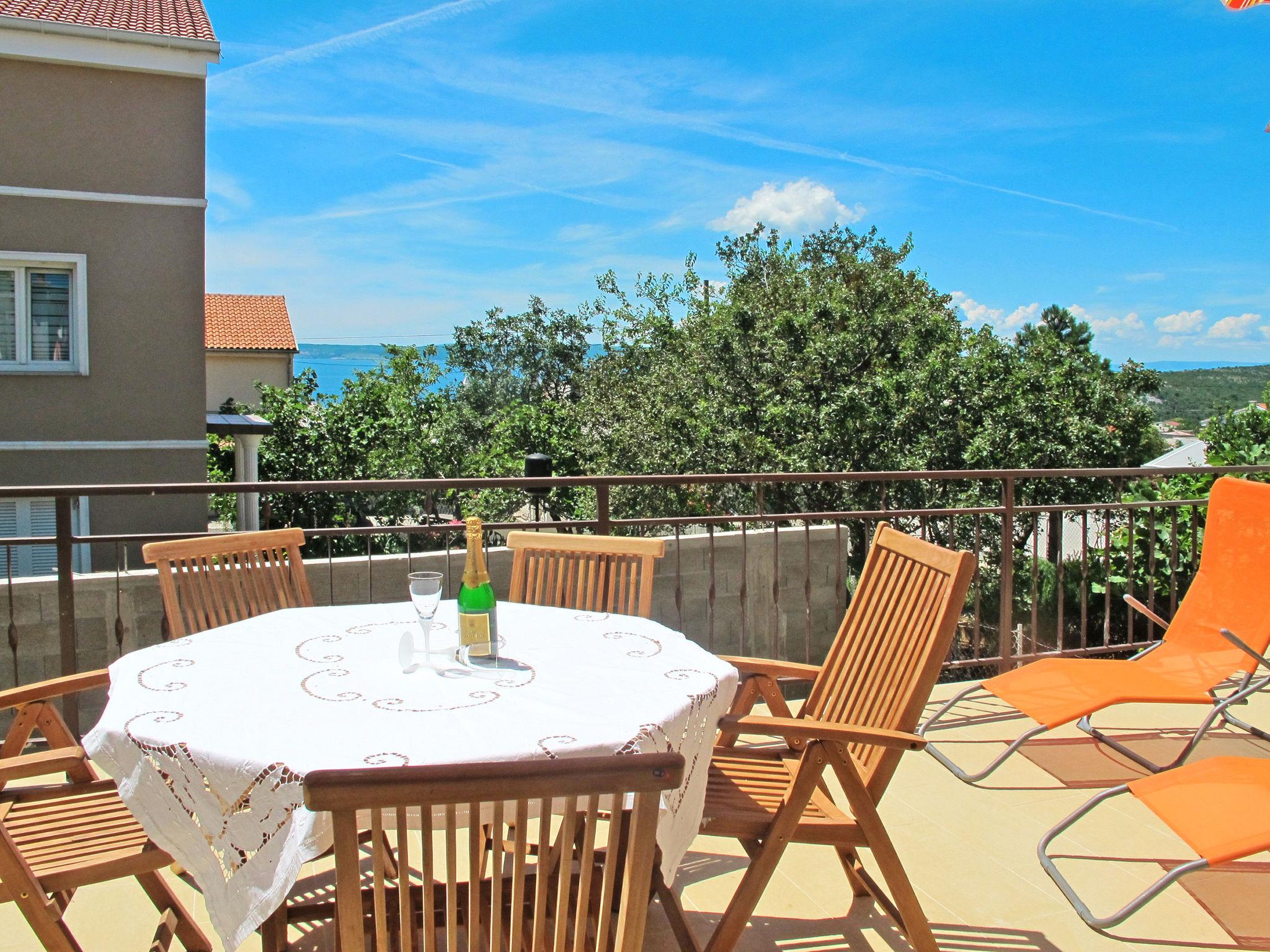 Foto 9 - Apartamento de 2 quartos em Novi Vinodolski com terraço e vistas do mar