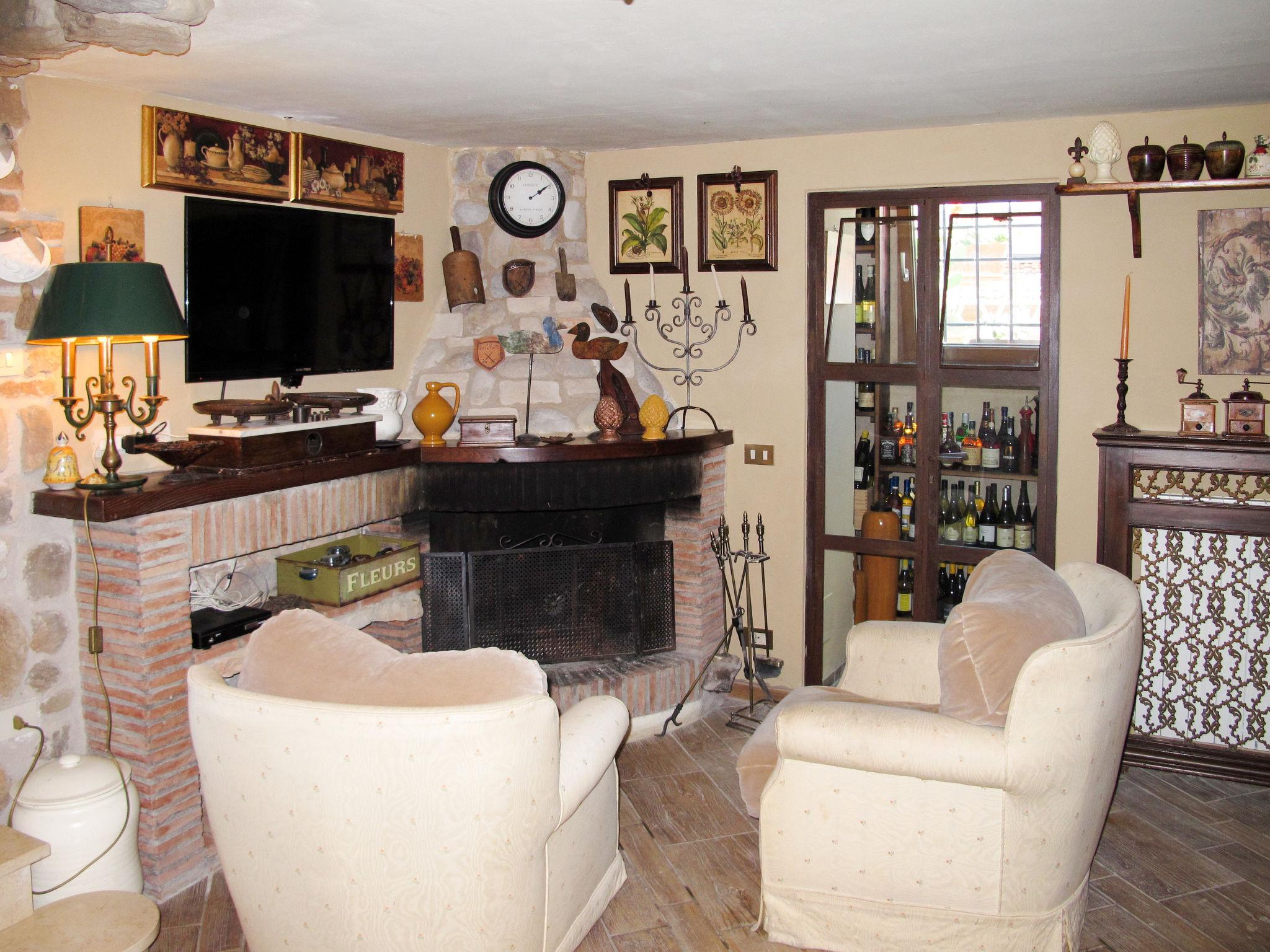 Photo 10 - 5 bedroom House in Massarosa with private pool and garden