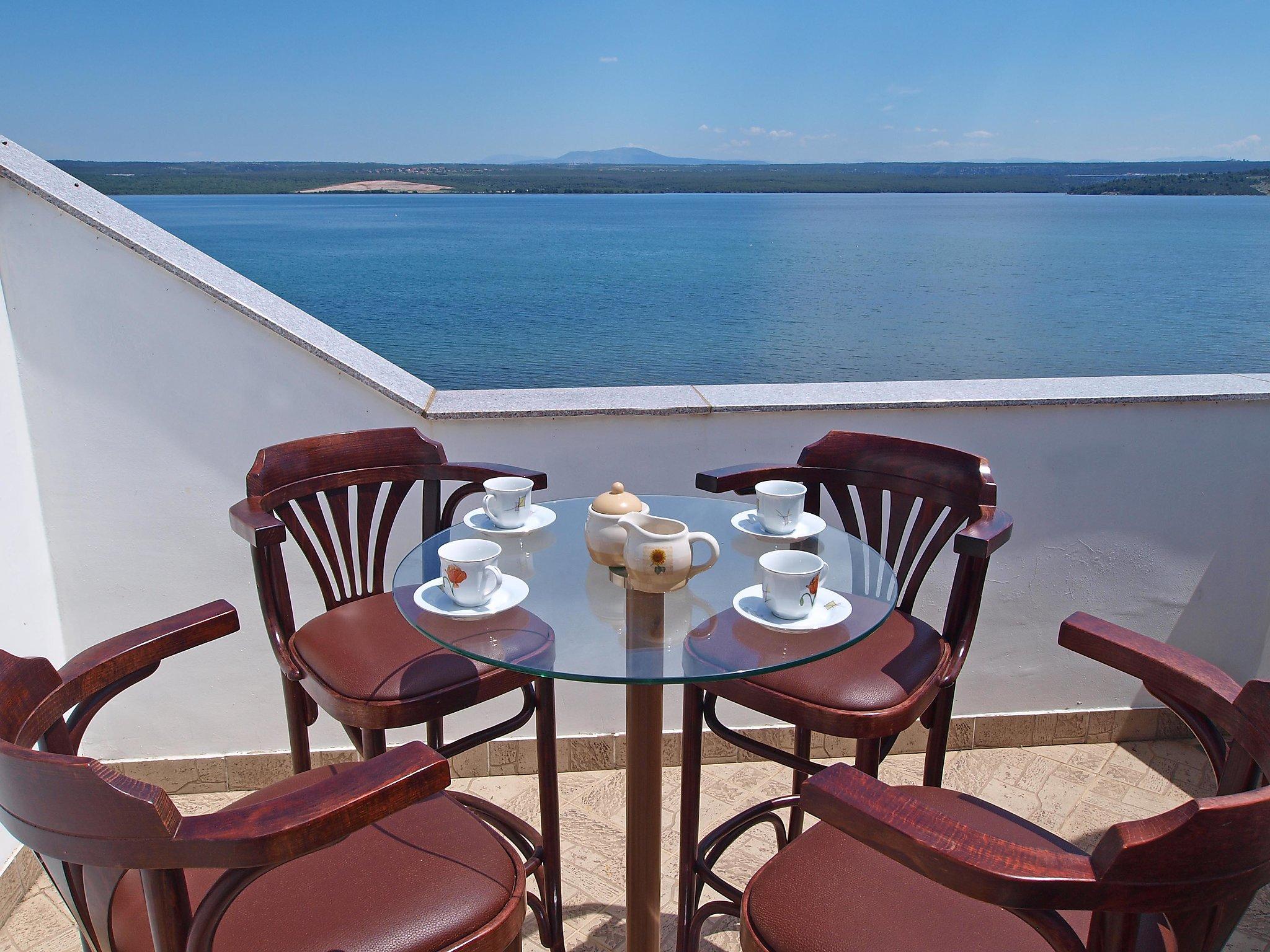 Foto 1 - Apartment mit 2 Schlafzimmern in Sibenik mit garten und blick aufs meer