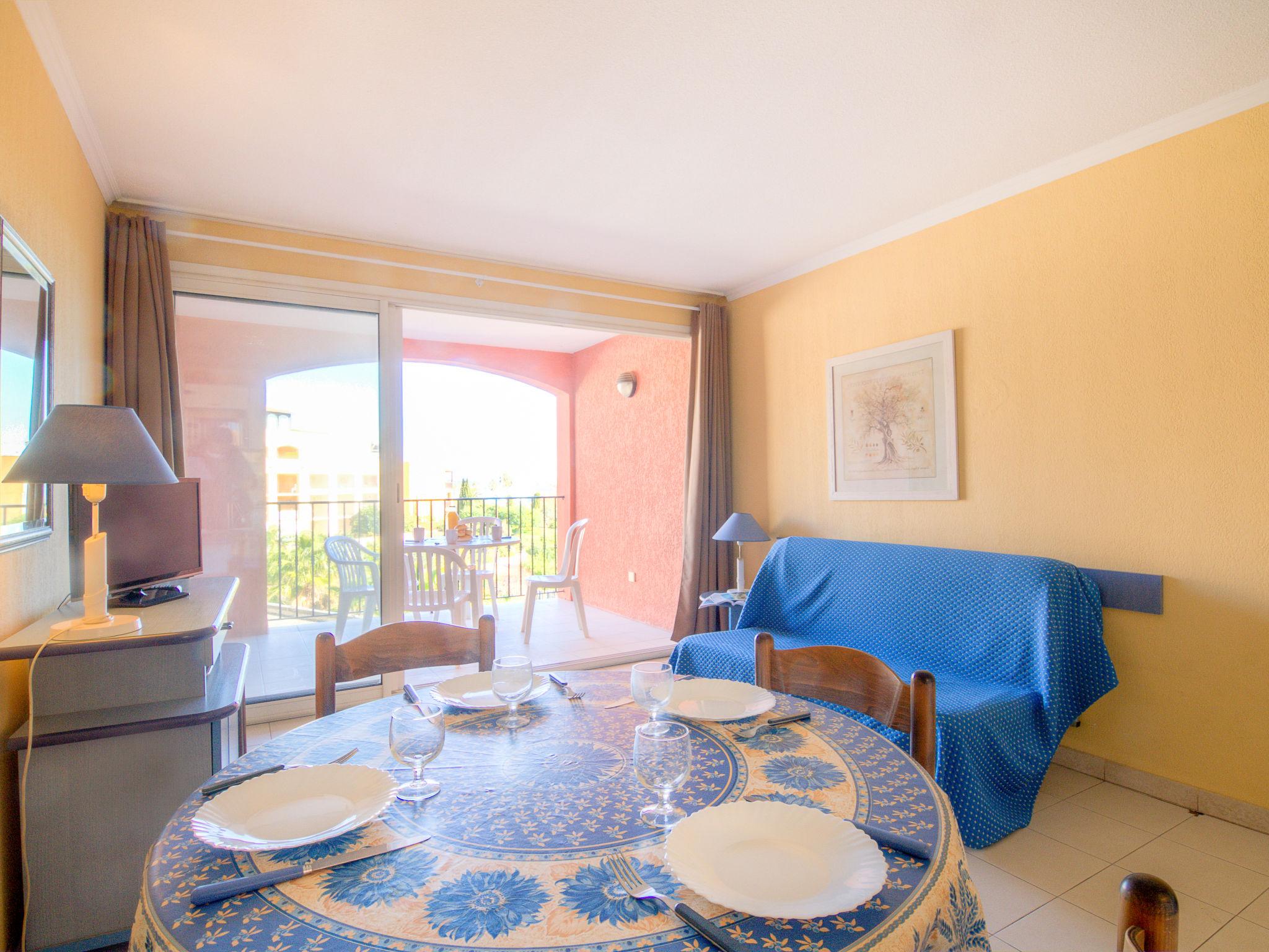 Photo 2 - 1 bedroom Apartment in Cogolin with swimming pool and sea view