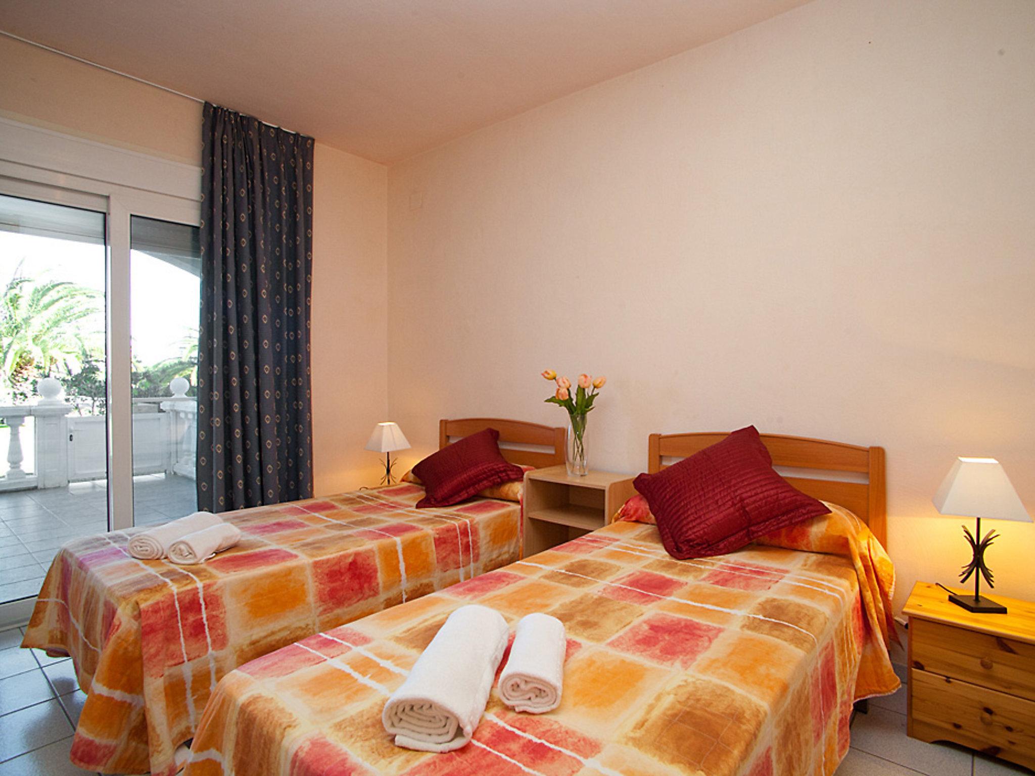 Foto 9 - Appartamento con 3 camere da letto a Deltebre con piscina e vista mare