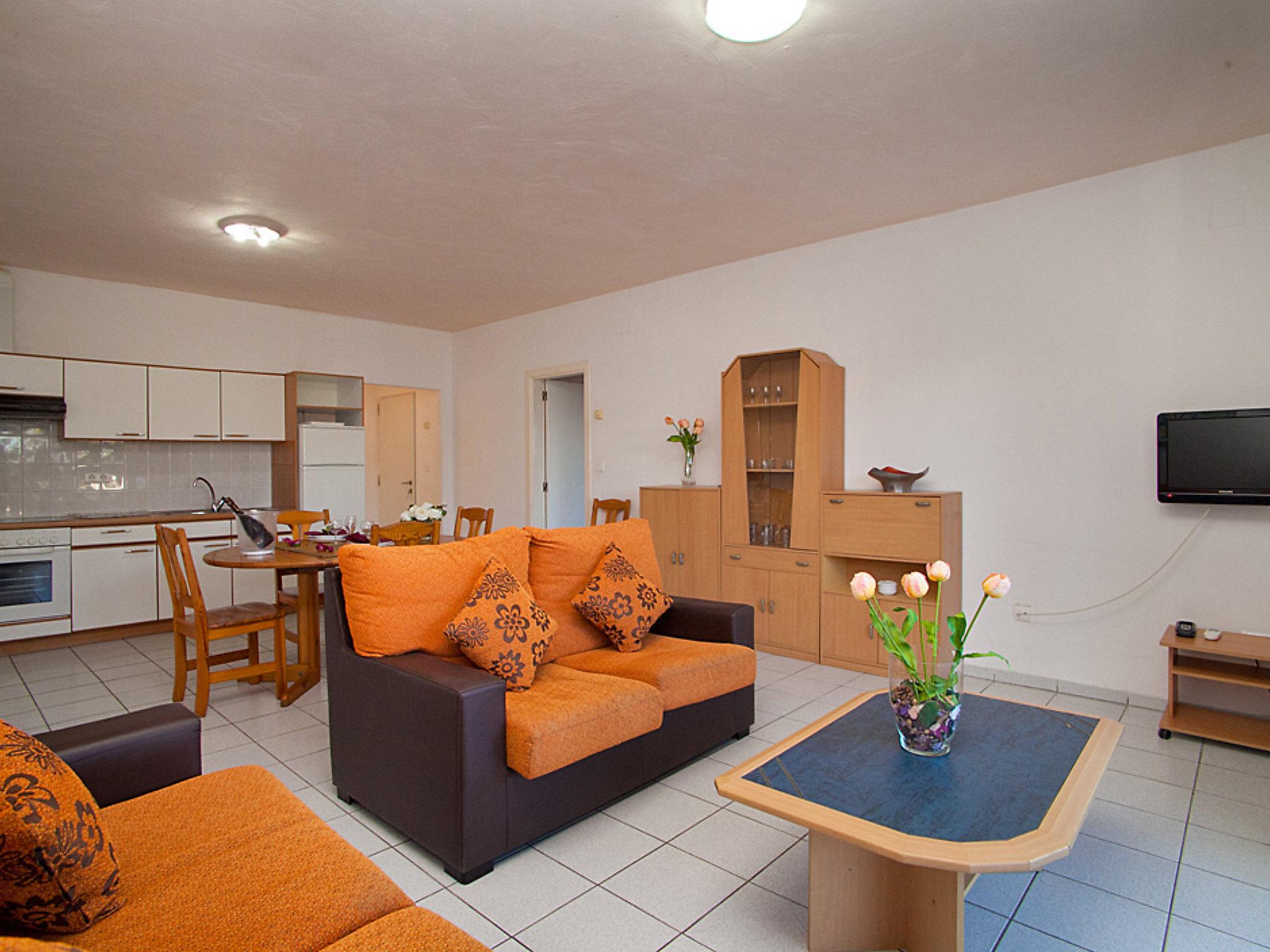 Photo 6 - 3 bedroom Apartment in Deltebre with swimming pool and garden