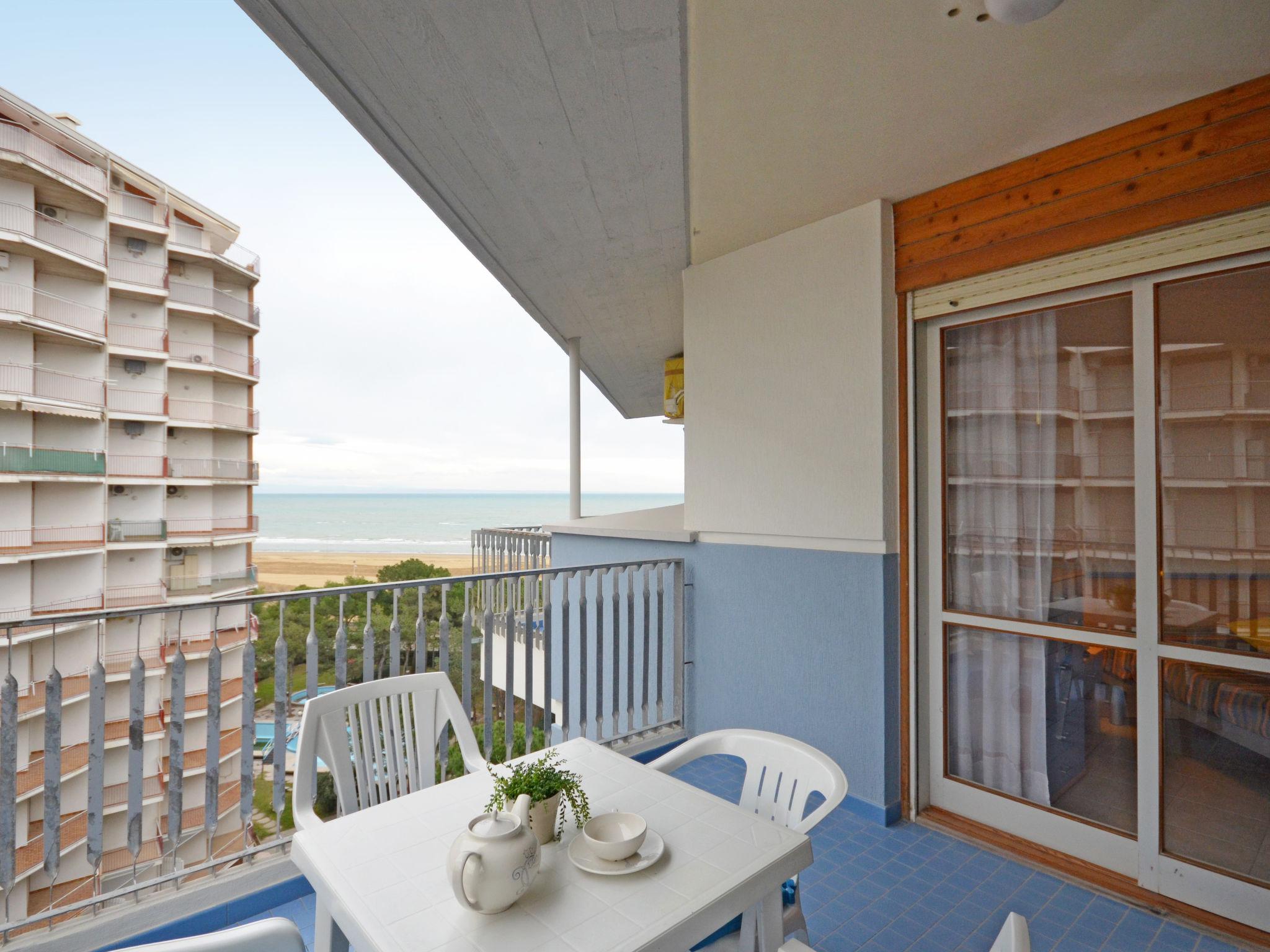 Photo 21 - 2 bedroom Apartment in Lignano Sabbiadoro with swimming pool and sea view