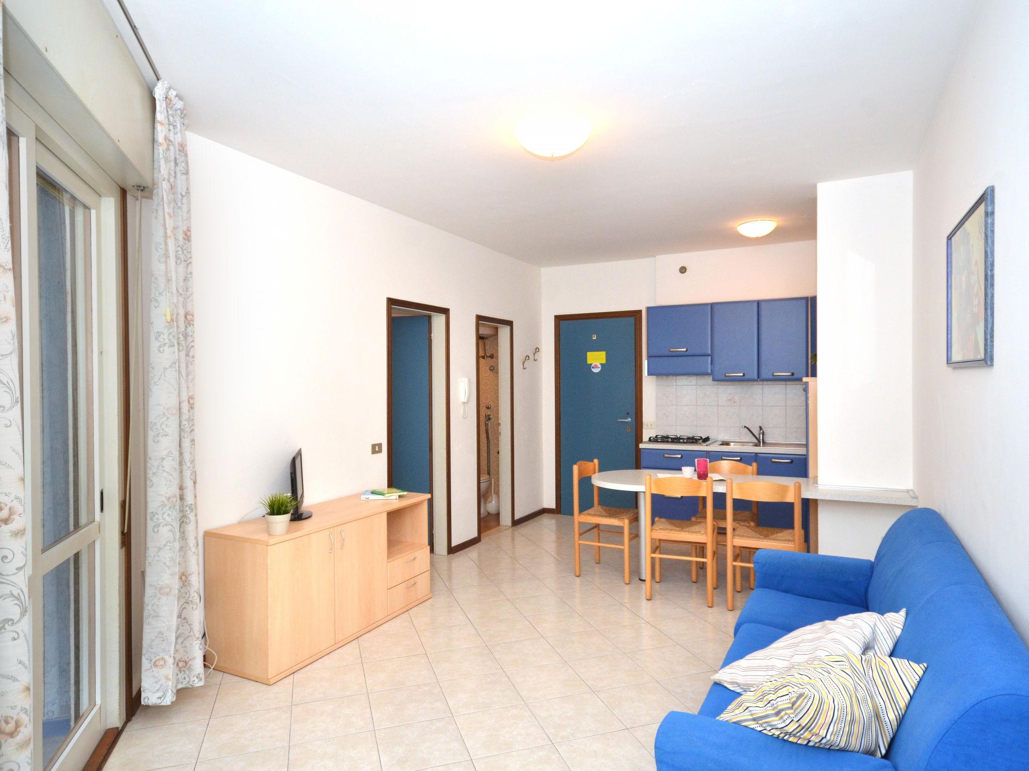 Photo 12 - 2 bedroom Apartment in Lignano Sabbiadoro with swimming pool and sea view