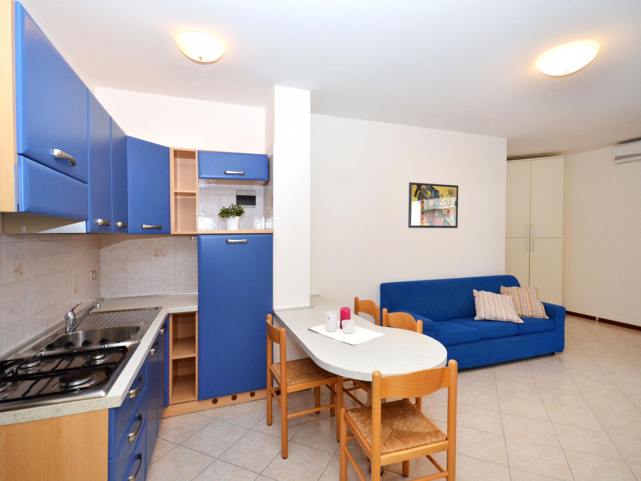Foto 9 - Apartment mit 2 Schlafzimmern in Lignano Sabbiadoro mit schwimmbad und blick aufs meer