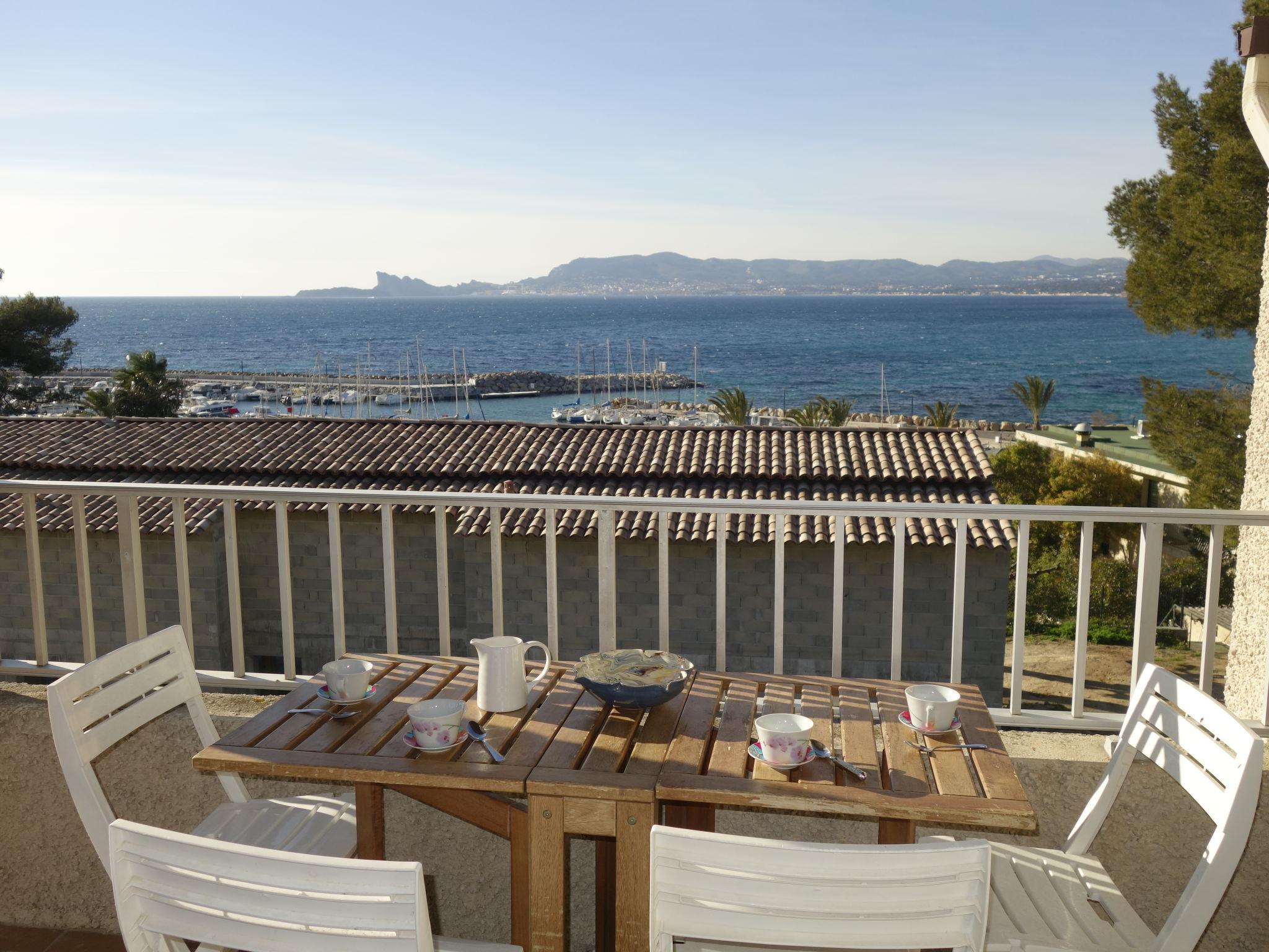 Foto 1 - Apartamento de 2 quartos em Saint-Cyr-sur-Mer com vistas do mar