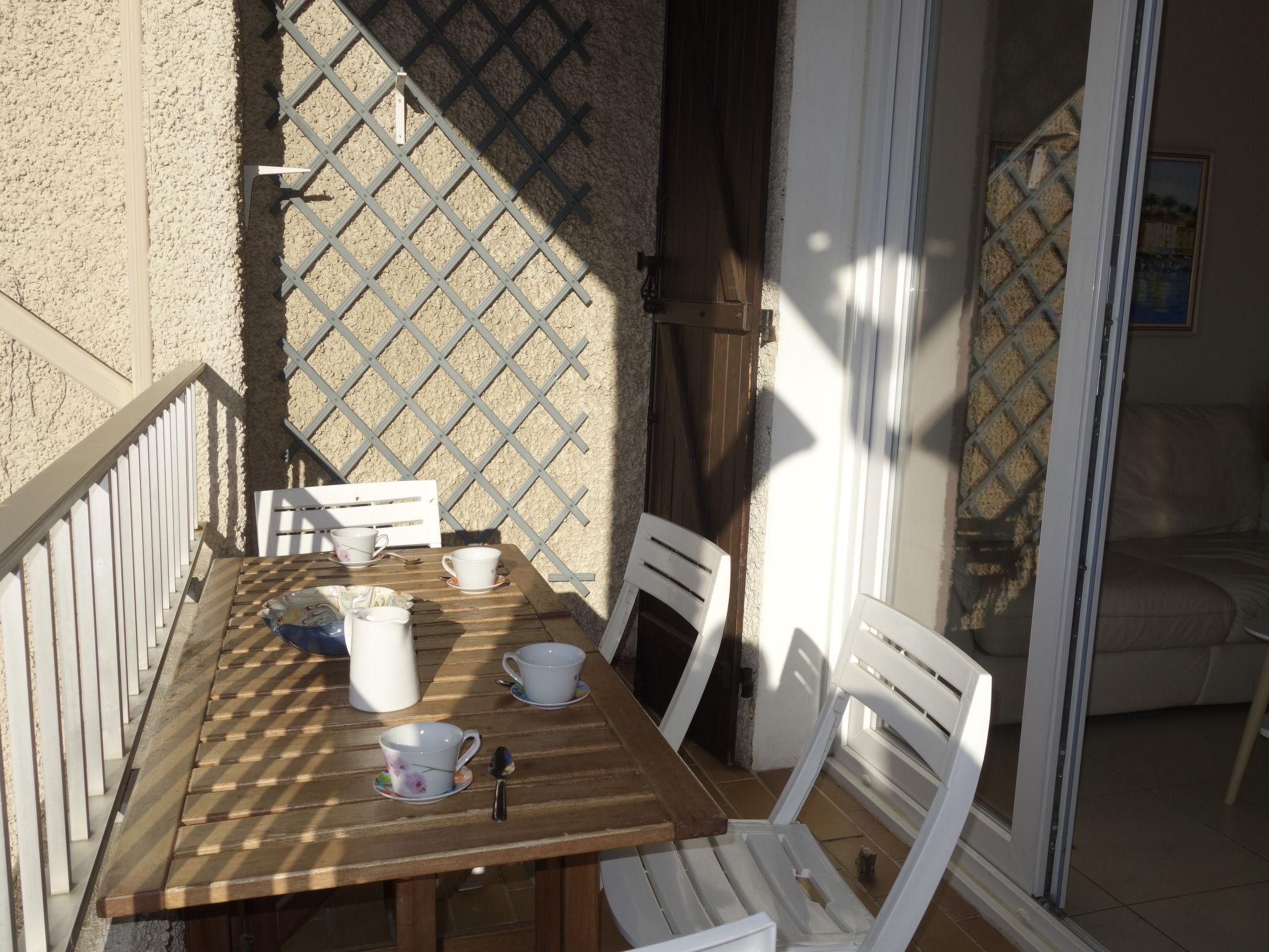 Photo 14 - 2 bedroom Apartment in Saint-Cyr-sur-Mer with garden