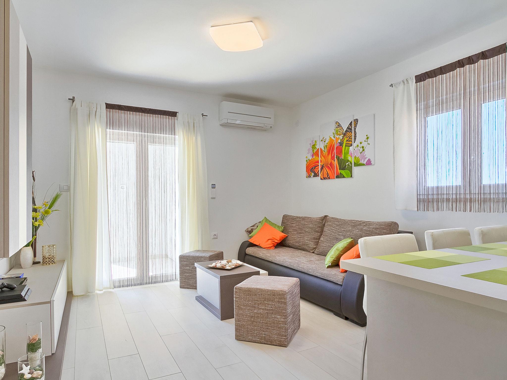 Foto 4 - Appartamento con 2 camere da letto a Marčana con piscina privata e vista mare