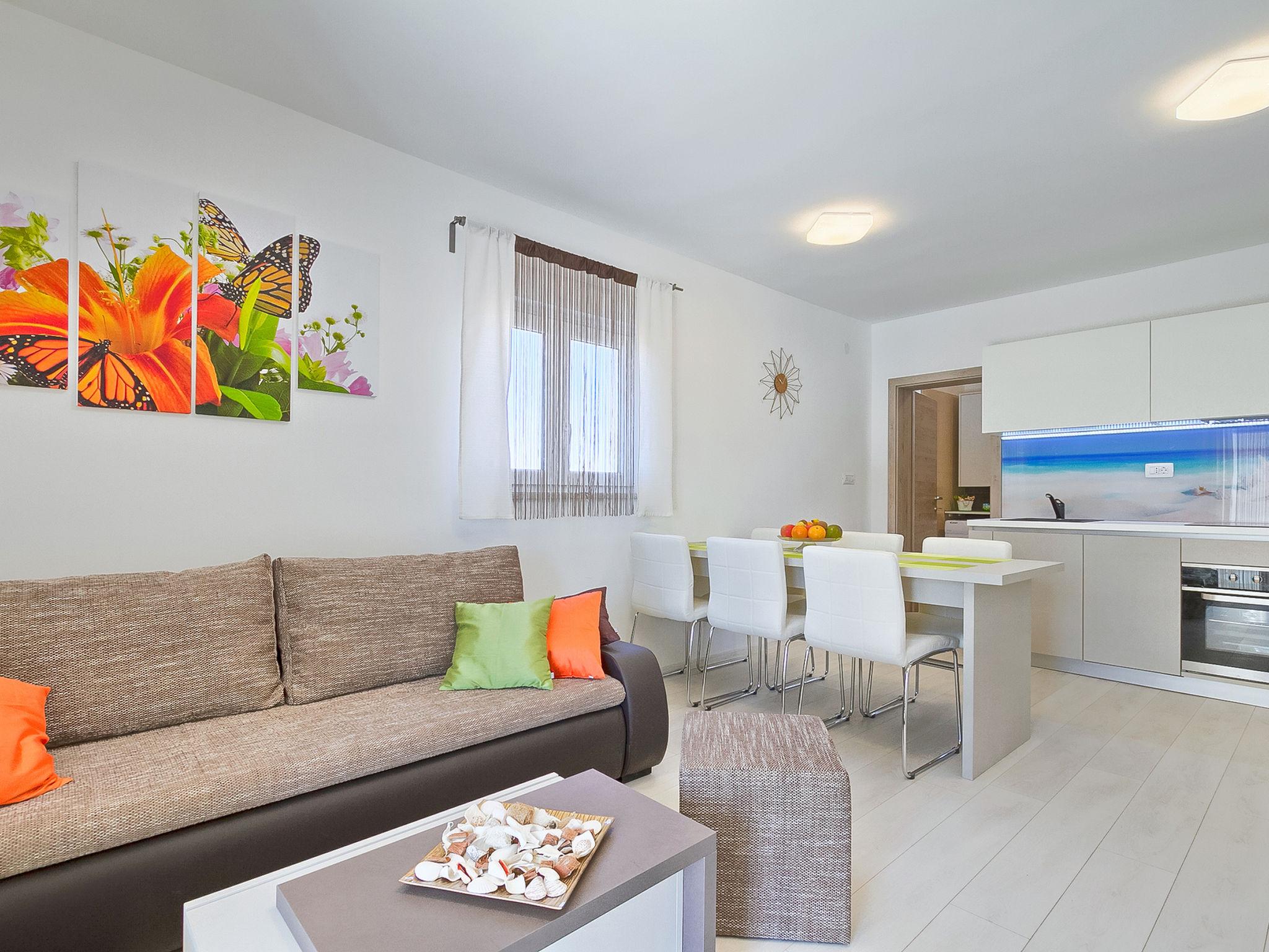 Foto 2 - Apartamento de 2 habitaciones en Marčana con piscina privada y vistas al mar