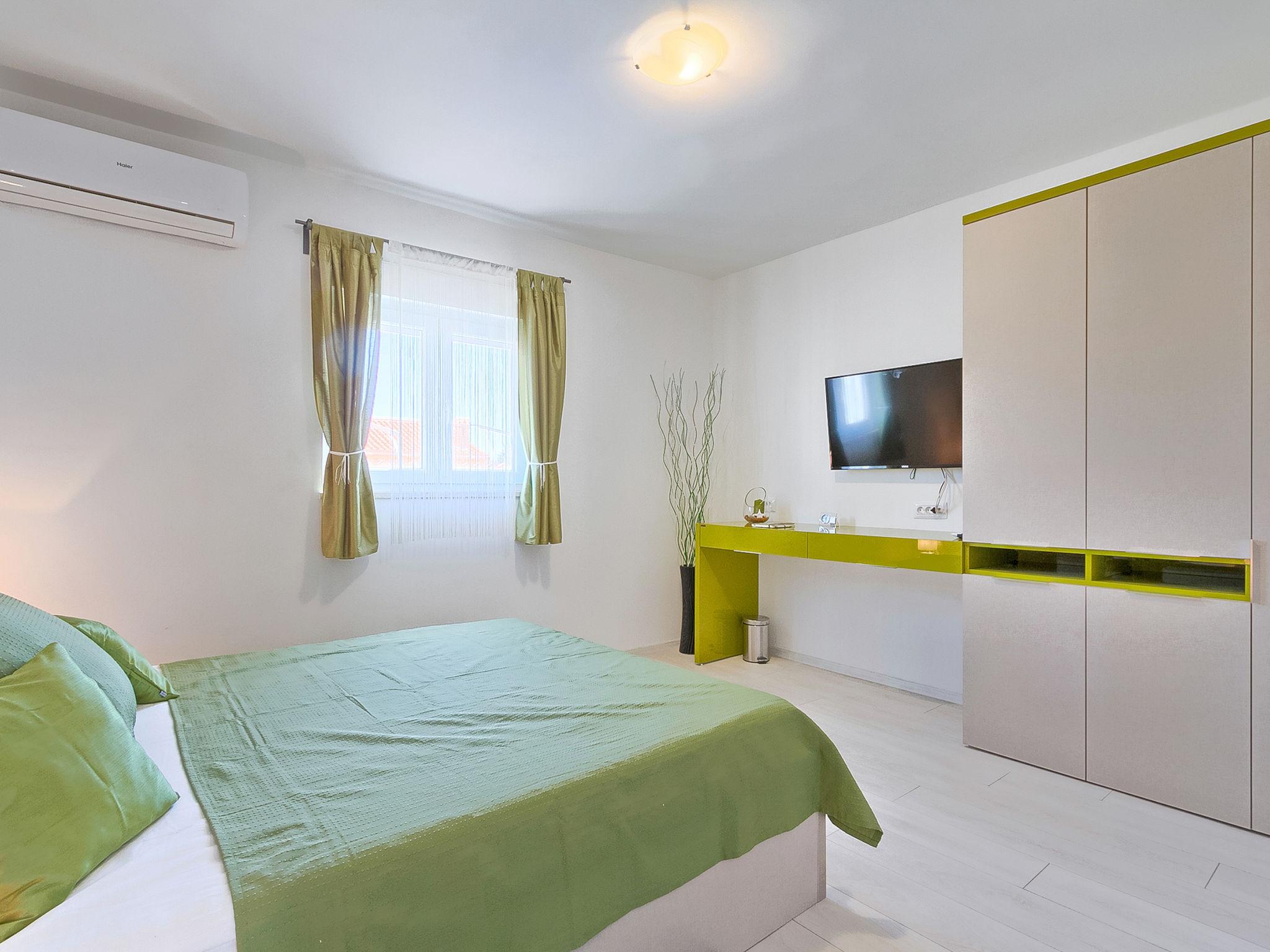 Foto 11 - Apartamento de 2 habitaciones en Marčana con piscina privada y vistas al mar