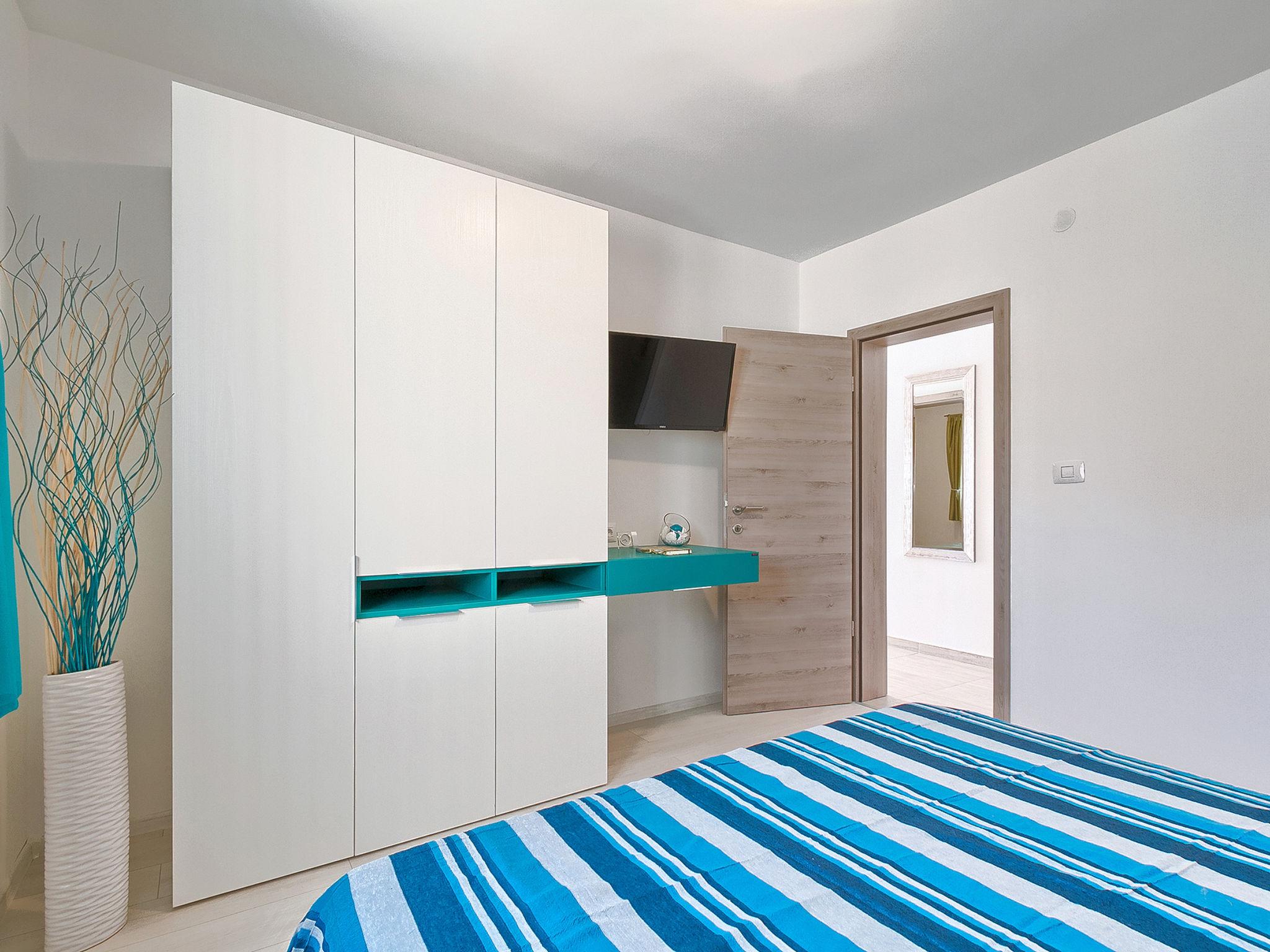 Foto 8 - Apartamento de 2 habitaciones en Marčana con piscina privada y vistas al mar