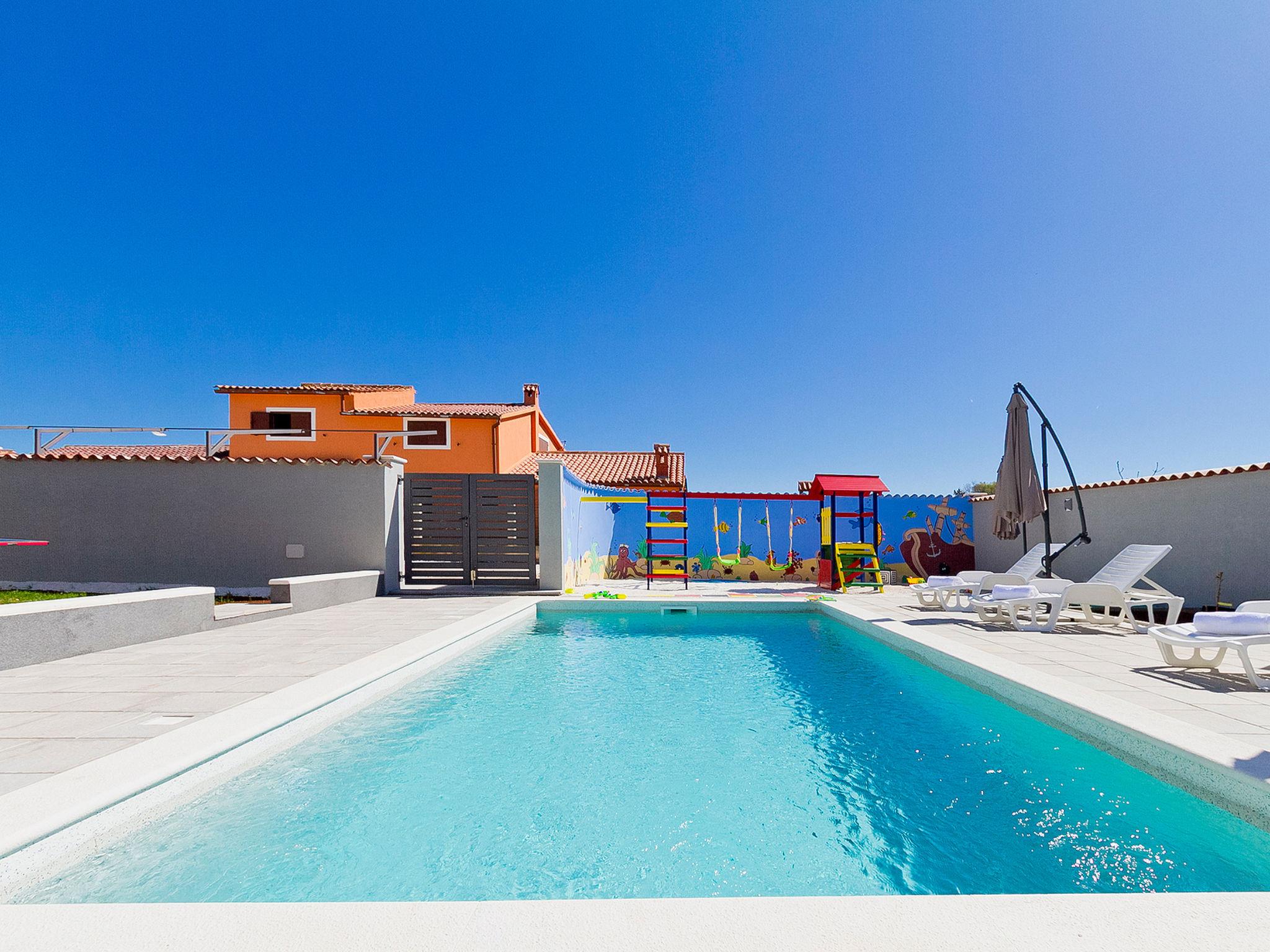 Foto 14 - Apartamento de 2 habitaciones en Marčana con piscina privada y vistas al mar