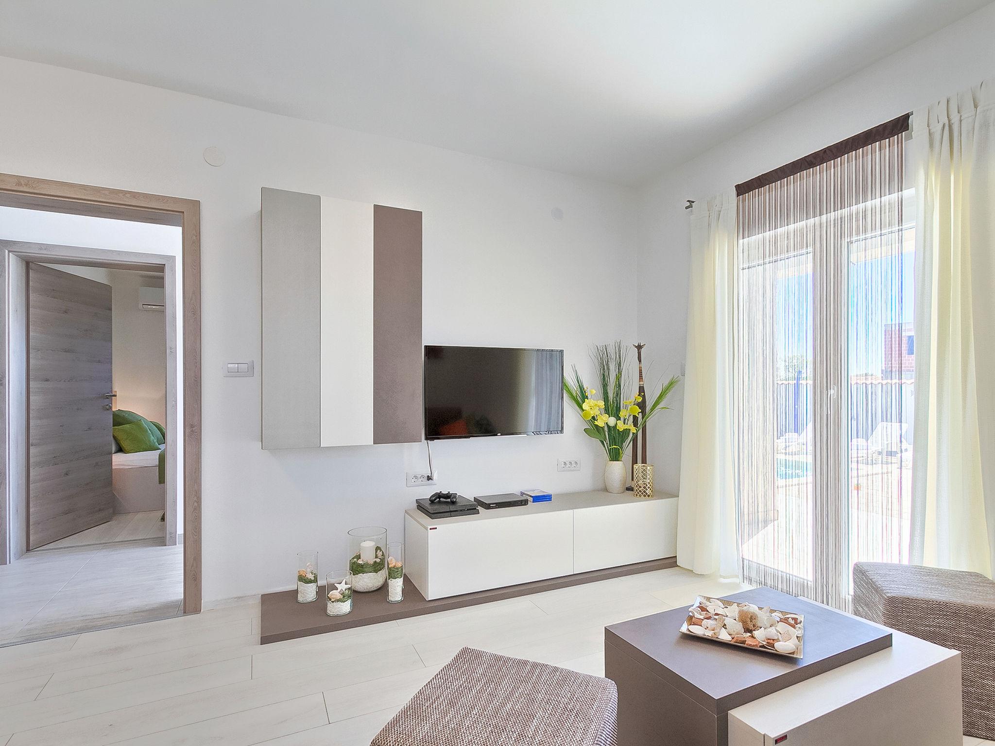 Foto 3 - Apartamento de 2 quartos em Marčana com piscina privada e vistas do mar