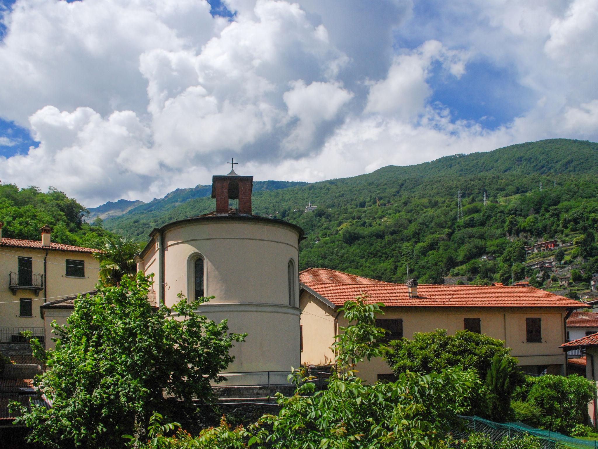 Foto 18 - Apartamento de 2 habitaciones en Dongo con vistas a la montaña