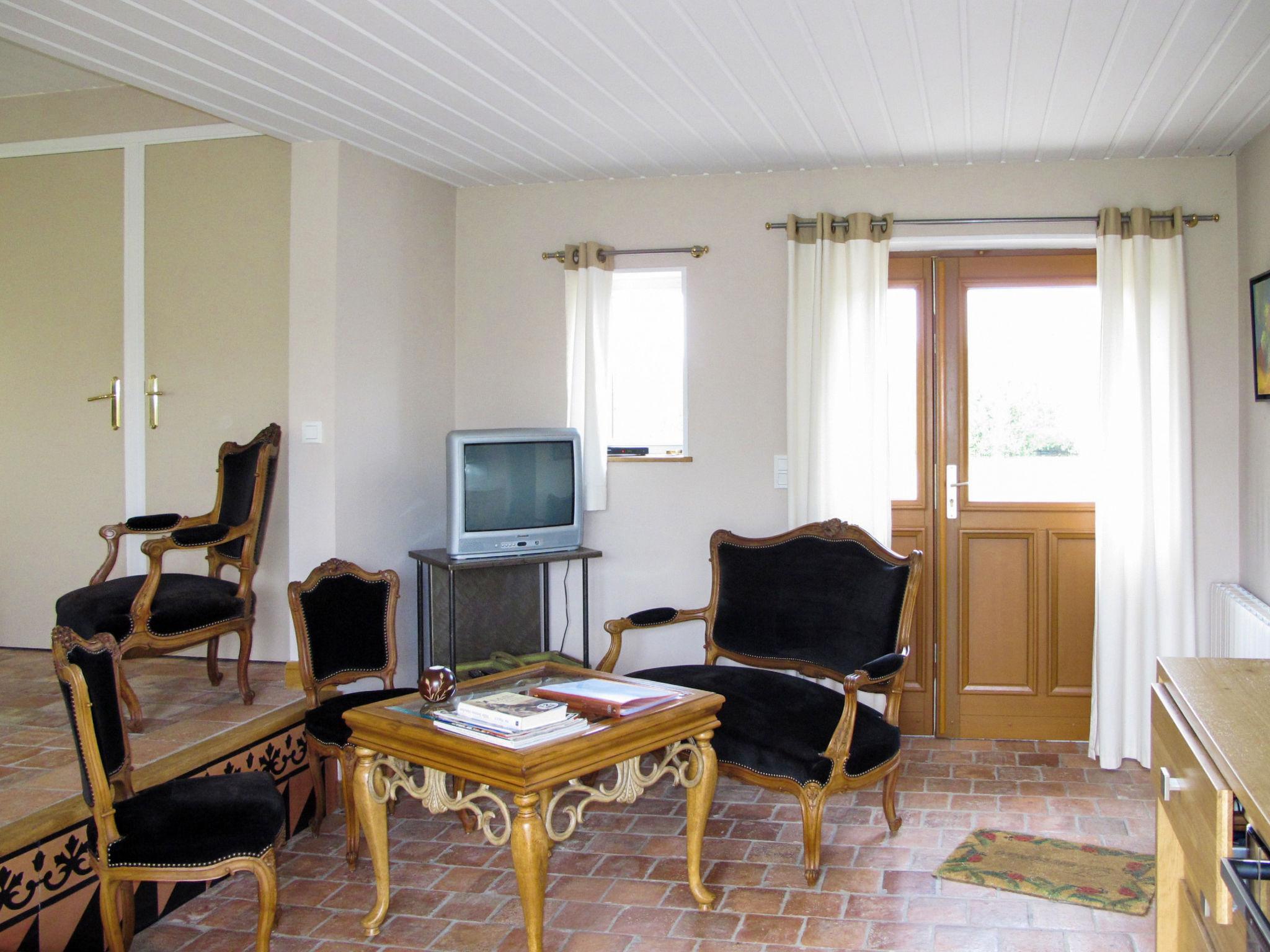 Photo 4 - 1 bedroom House in Notre-Dame-d'Estrées-Corbon with swimming pool and garden