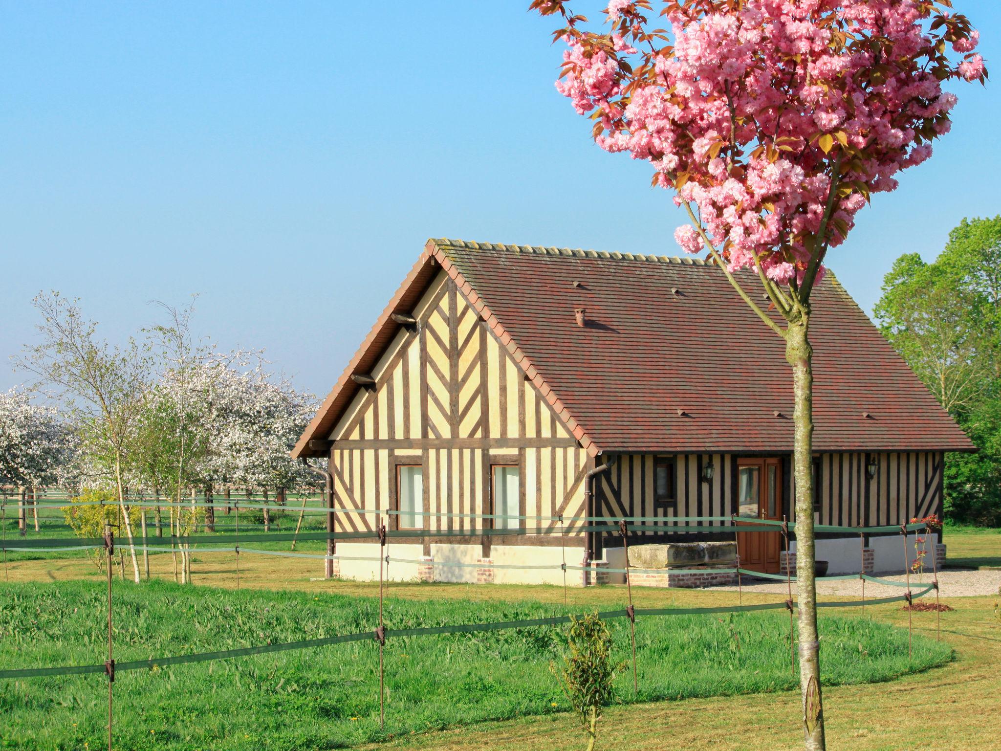 Photo 8 - Maison de 1 chambre à Notre-Dame-d'Estrées-Corbon avec piscine et jardin