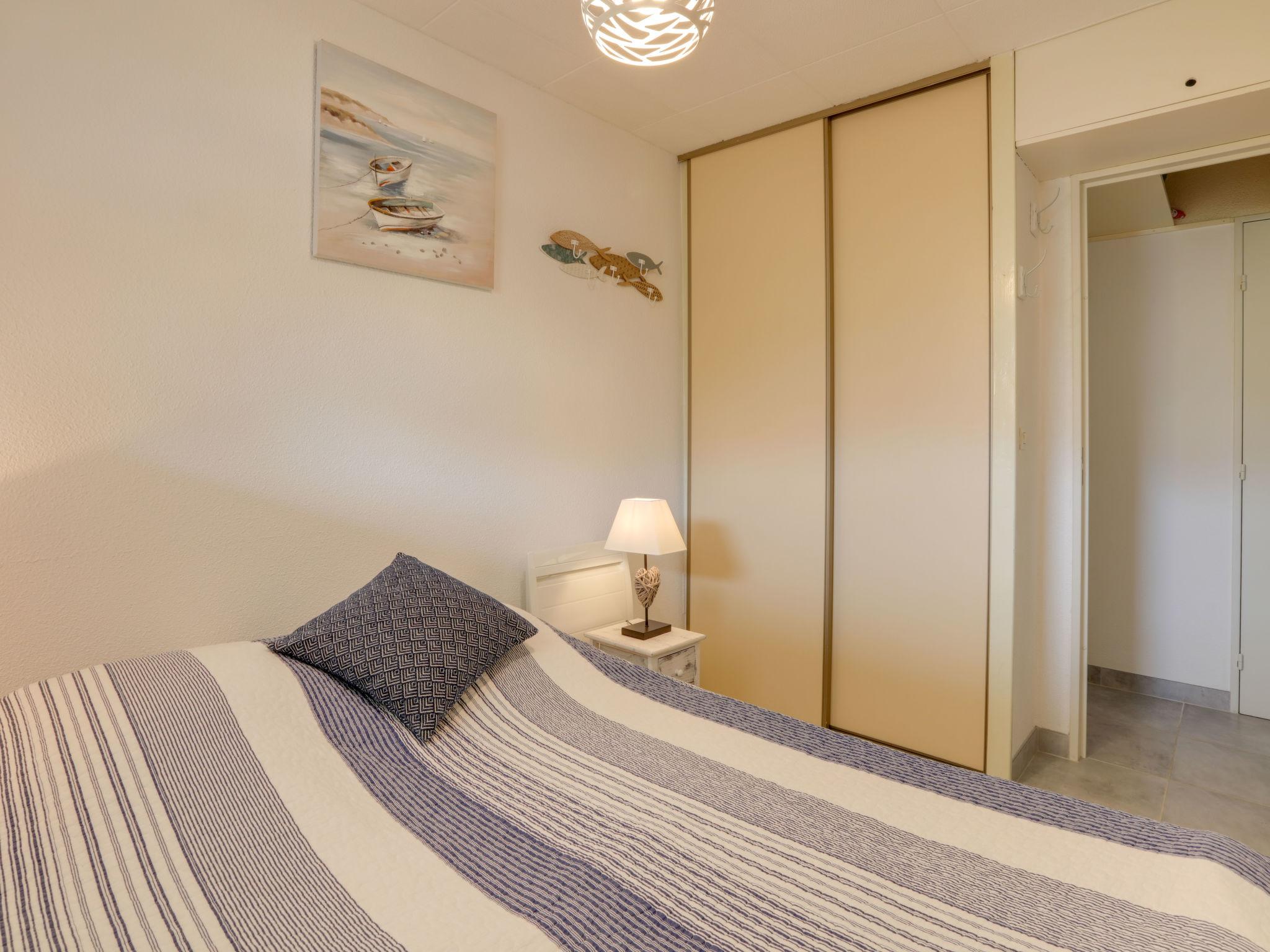 Foto 9 - Appartamento con 1 camera da letto a Vaux-sur-Mer con piscina privata e vista mare