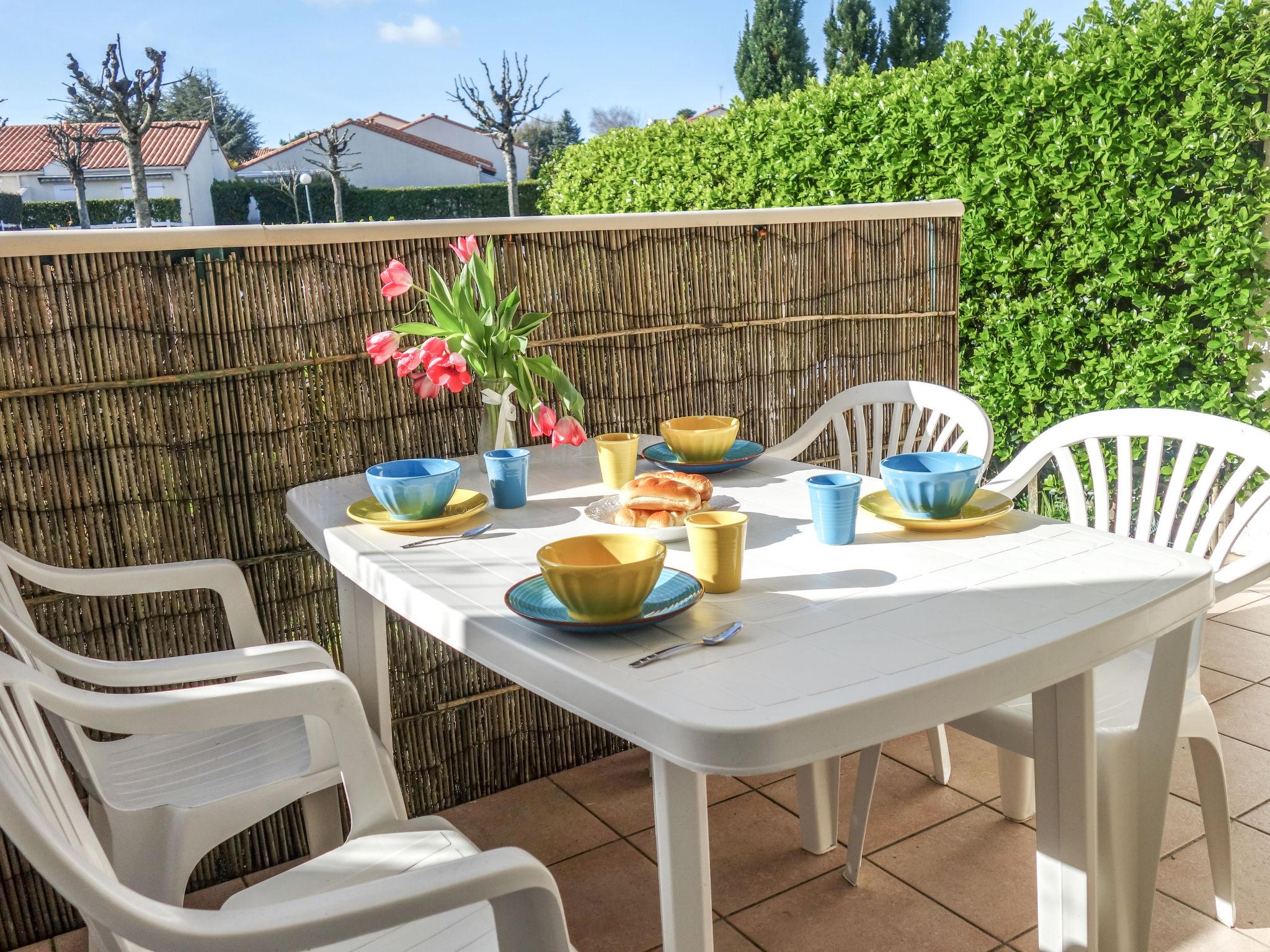 Photo 13 - 1 bedroom Apartment in Vaux-sur-Mer with swimming pool and garden