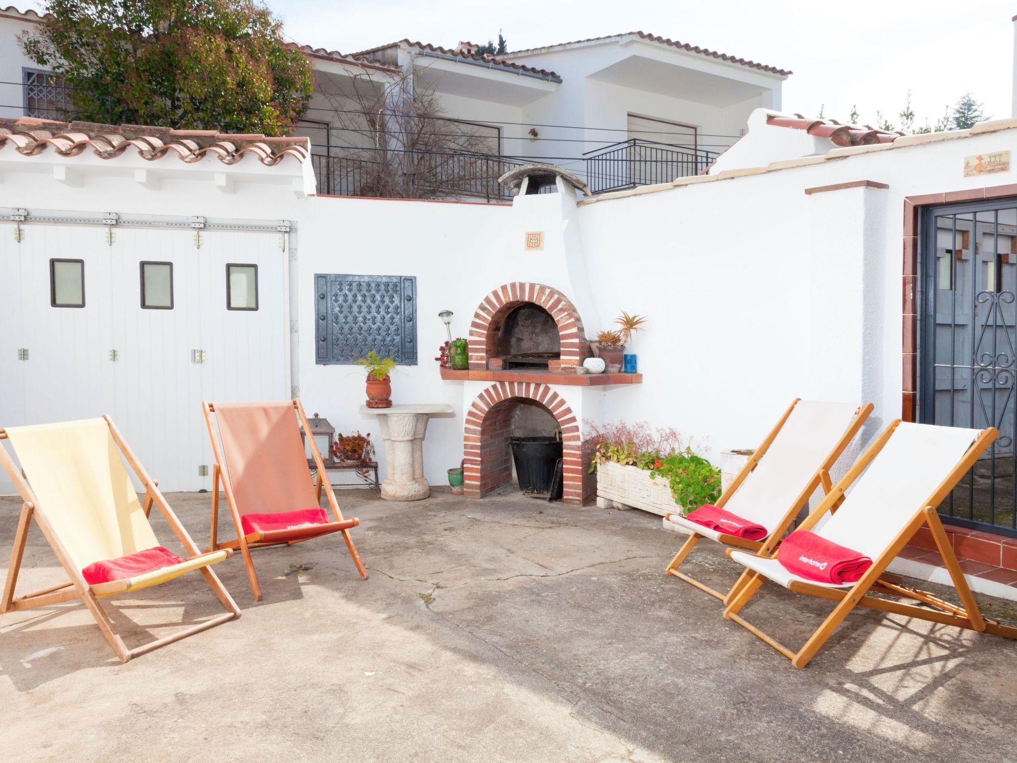 Photo 13 - Maison de 3 chambres à l'Escala avec jardin et vues à la mer