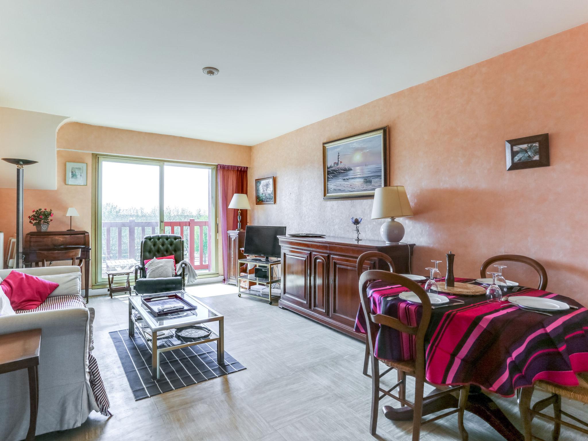 Photo 10 - 2 bedroom Apartment in Trouville-sur-Mer with sea view