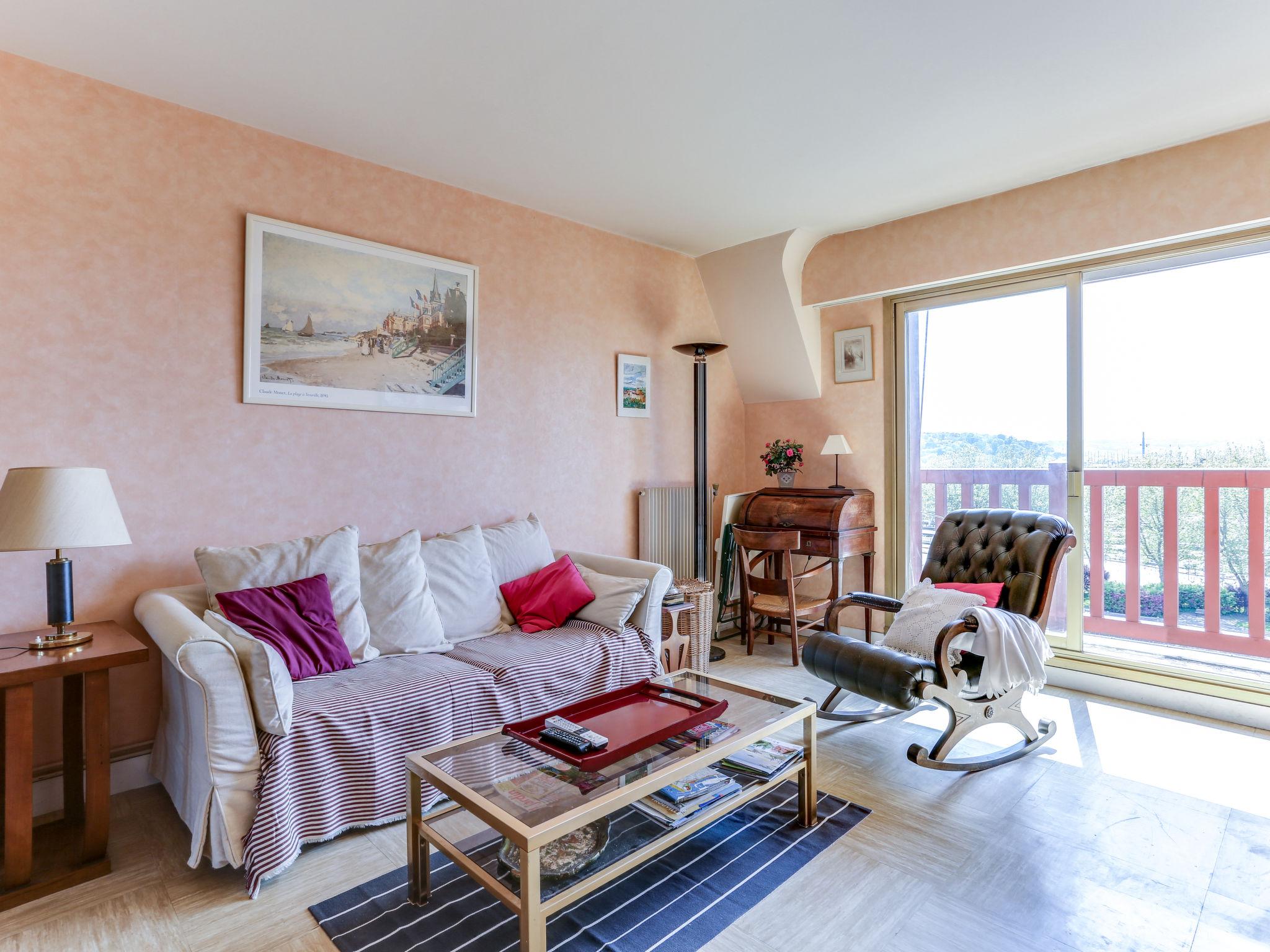 Foto 8 - Appartamento con 2 camere da letto a Trouville-sur-Mer con vista mare