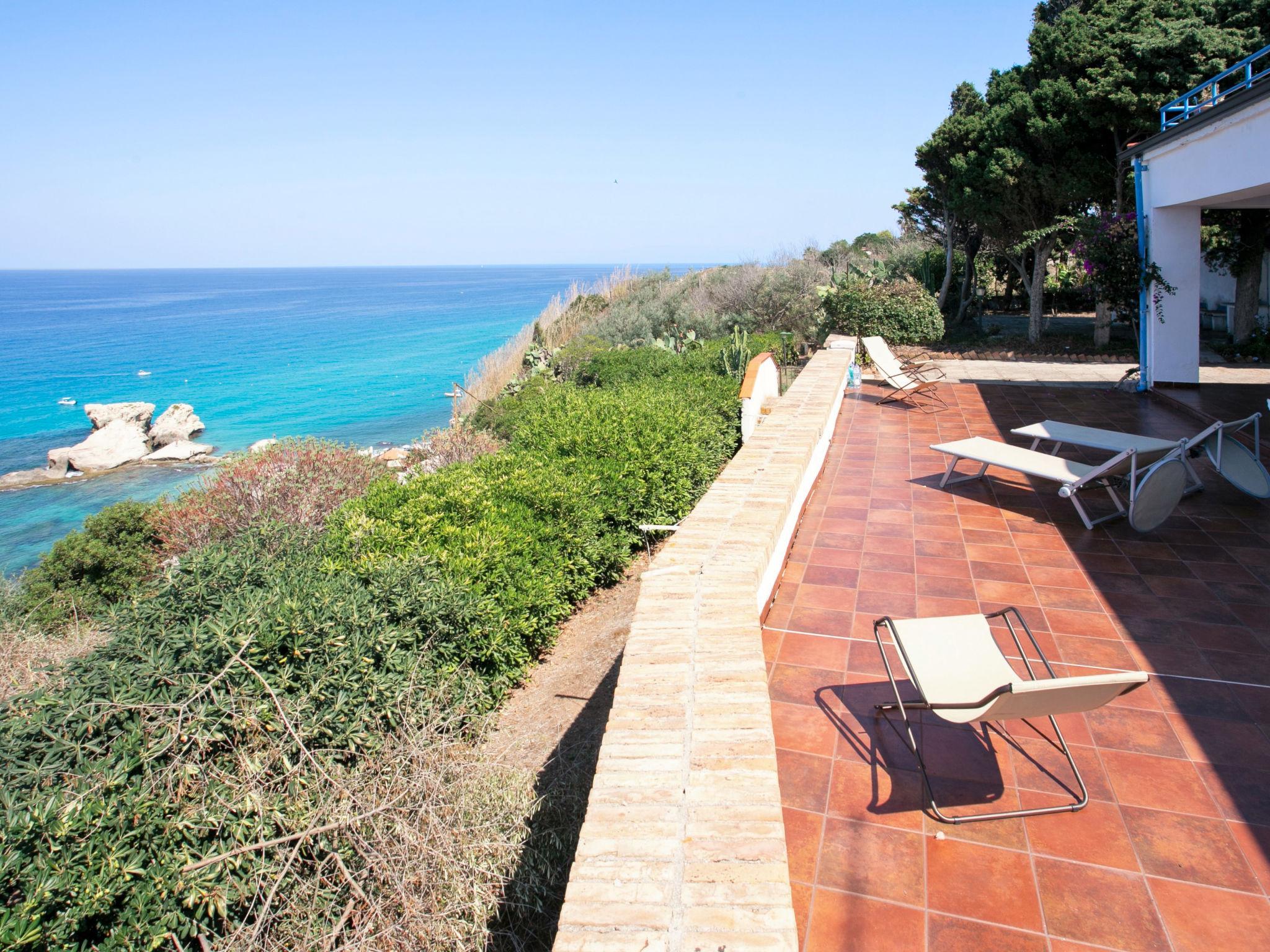Foto 1 - Apartamento de 2 quartos em Ricadi com jardim e vistas do mar