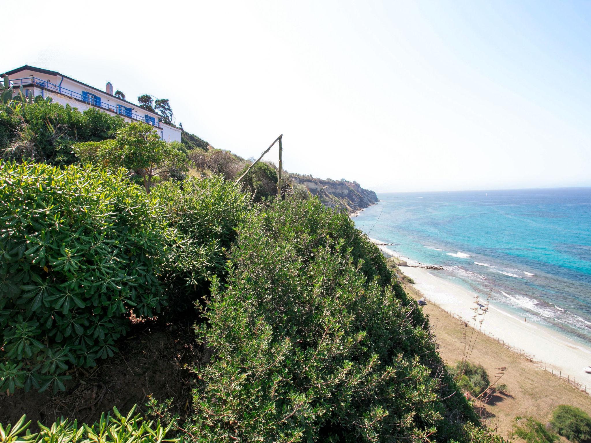 Foto 5 - Apartamento de 2 habitaciones en Ricadi con jardín y vistas al mar