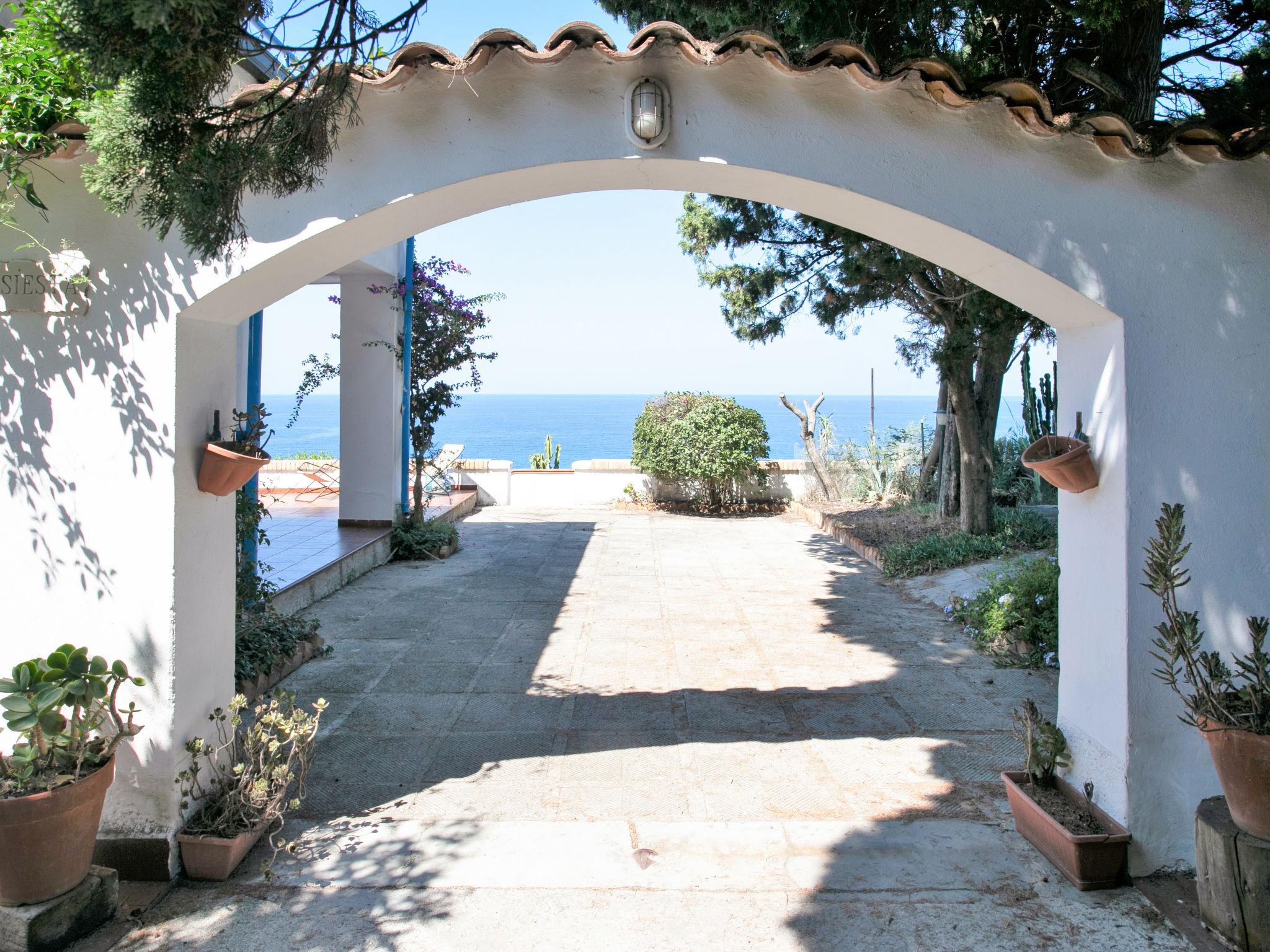 Photo 4 - Appartement de 2 chambres à Ricadi avec jardin et vues à la mer