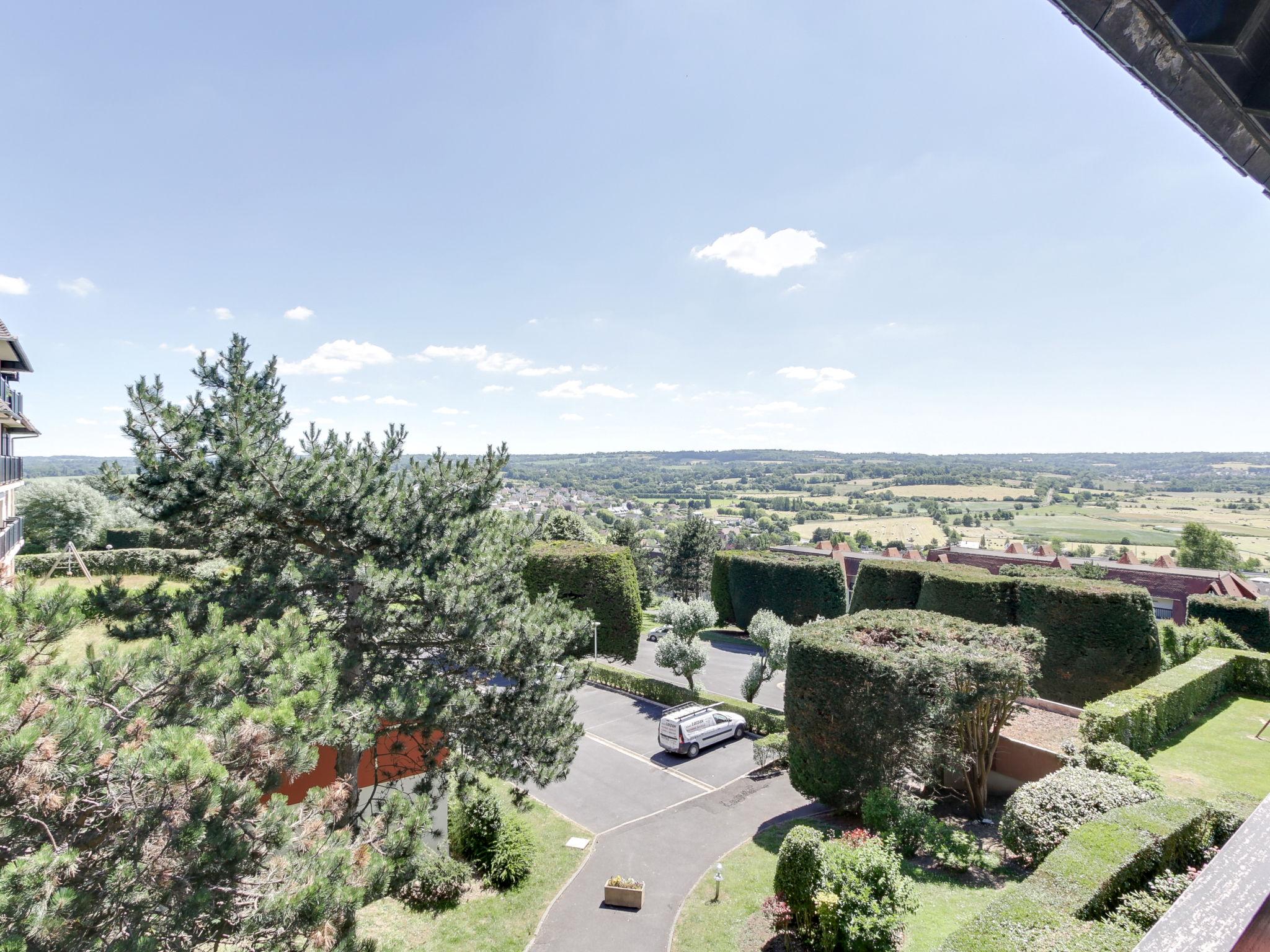 Photo 2 - Apartment in Blonville-sur-Mer with terrace and sea view