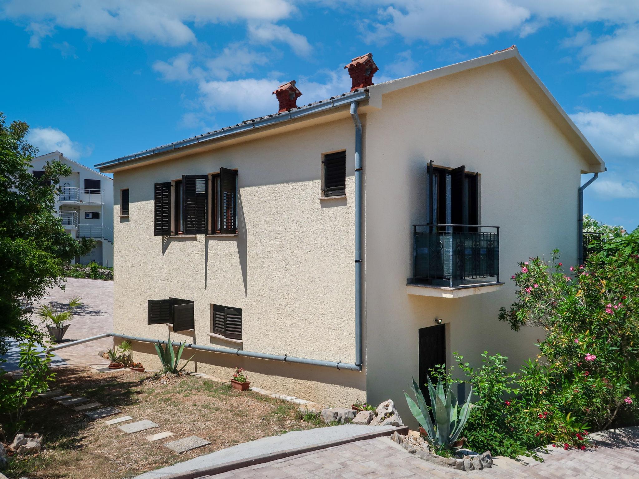 Foto 18 - Casa con 2 camere da letto a Dobrinj con terrazza e vista mare