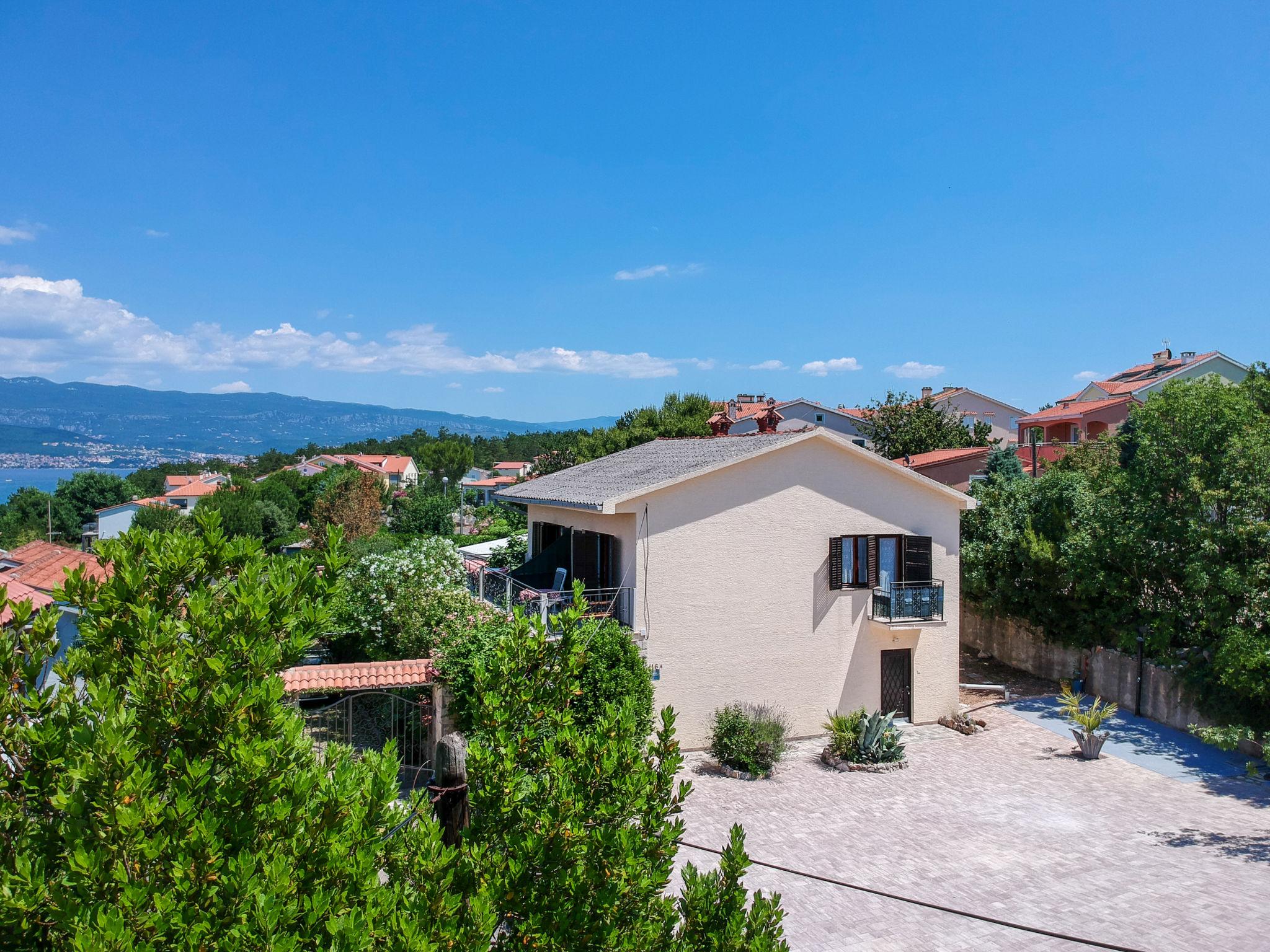 Foto 14 - Casa con 4 camere da letto a Dobrinj con terrazza e vista mare