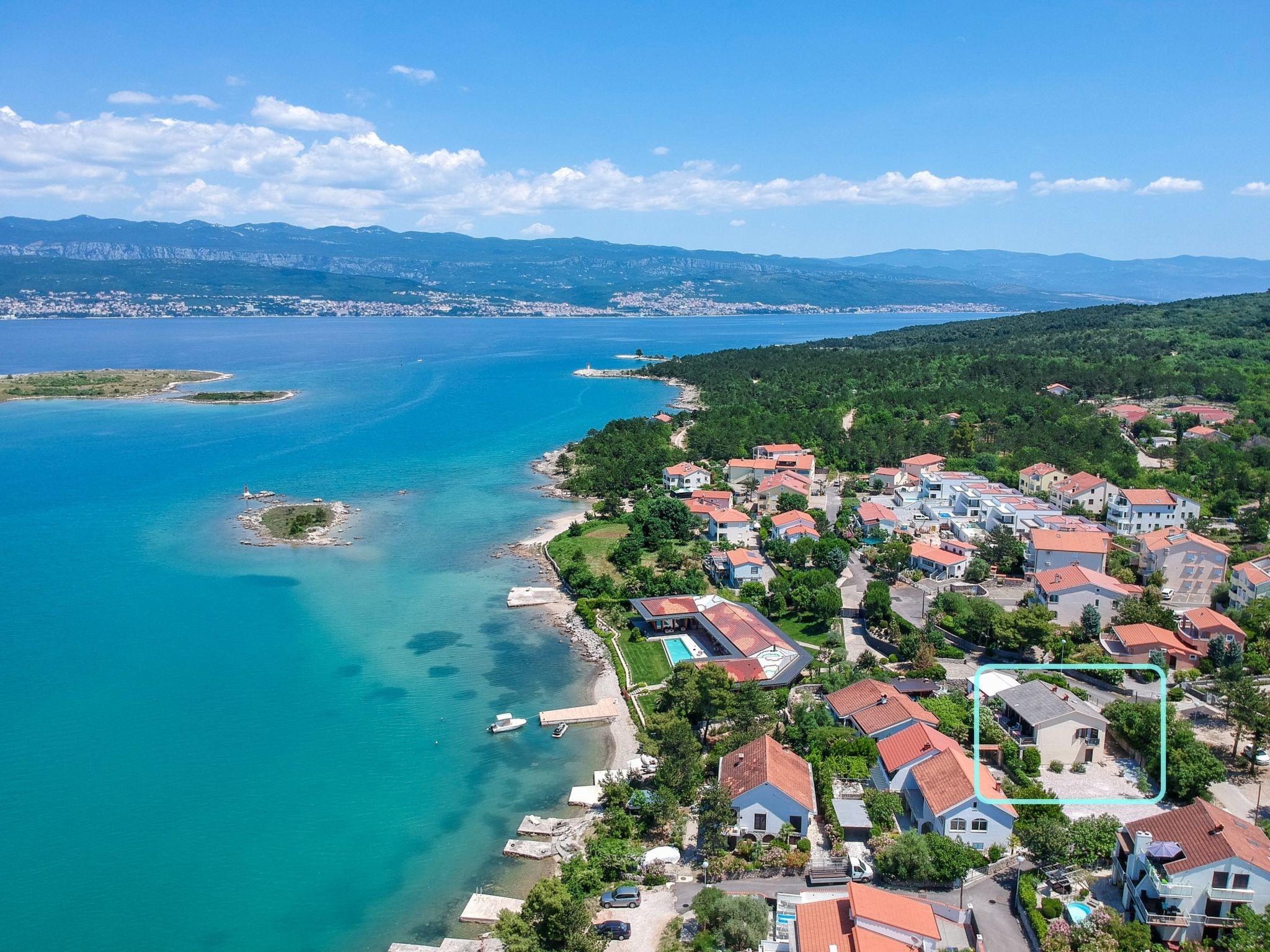Foto 20 - Casa de 2 quartos em Dobrinj com terraço e vistas do mar