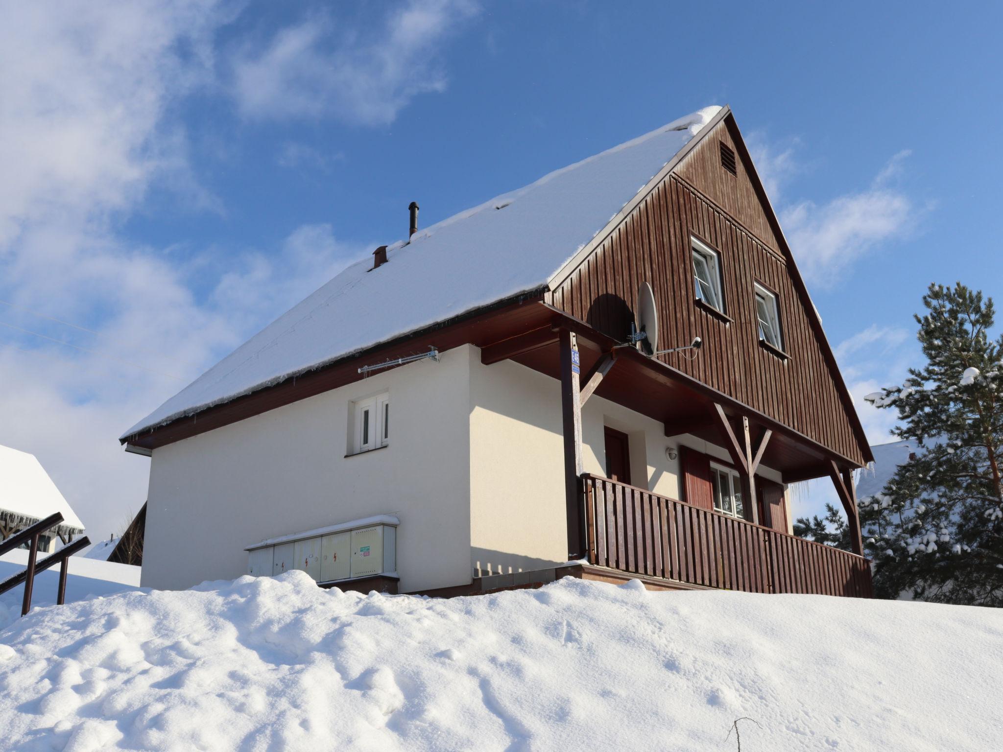 Foto 46 - Haus mit 3 Schlafzimmern in Černý Důl mit schwimmbad und blick auf die berge