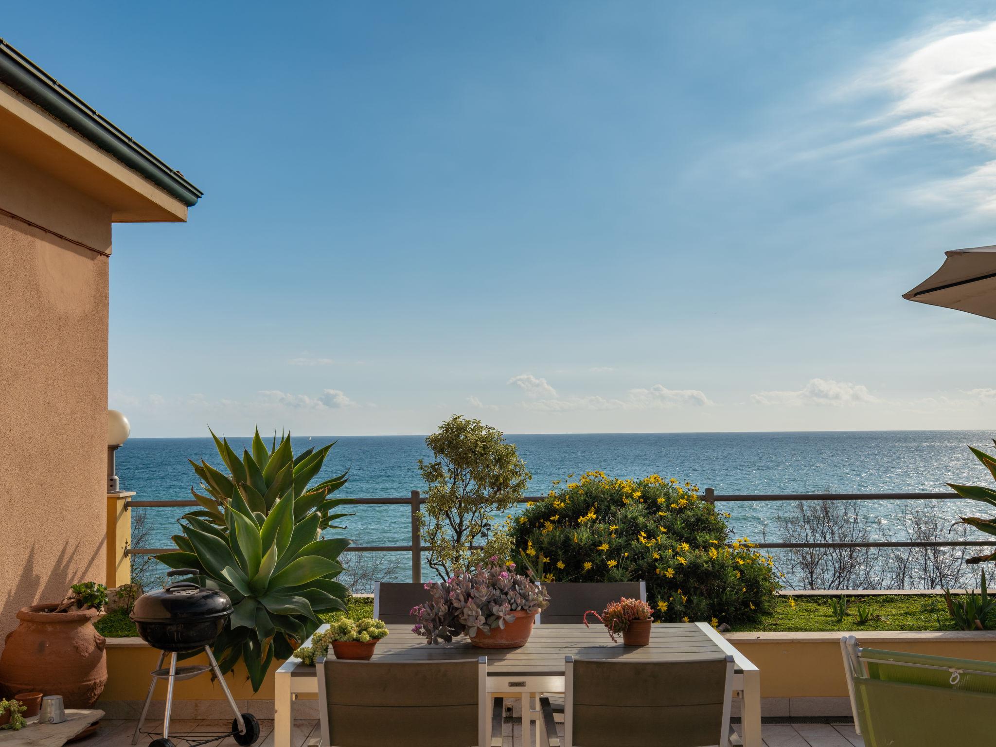 Photo 3 - Maison de 2 chambres à Cipressa avec terrasse et vues à la mer
