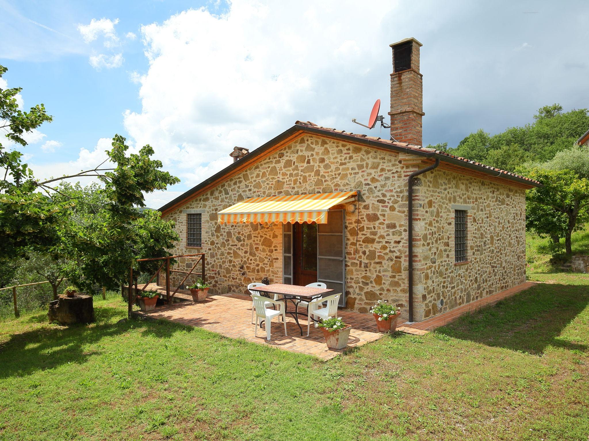 Foto 1 - Casa de 2 quartos em Umbertide com piscina e jardim