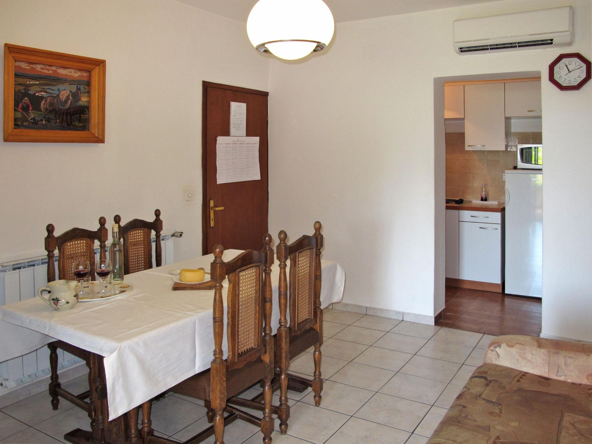 Photo 6 - 2 bedroom Apartment in Krk with garden and terrace