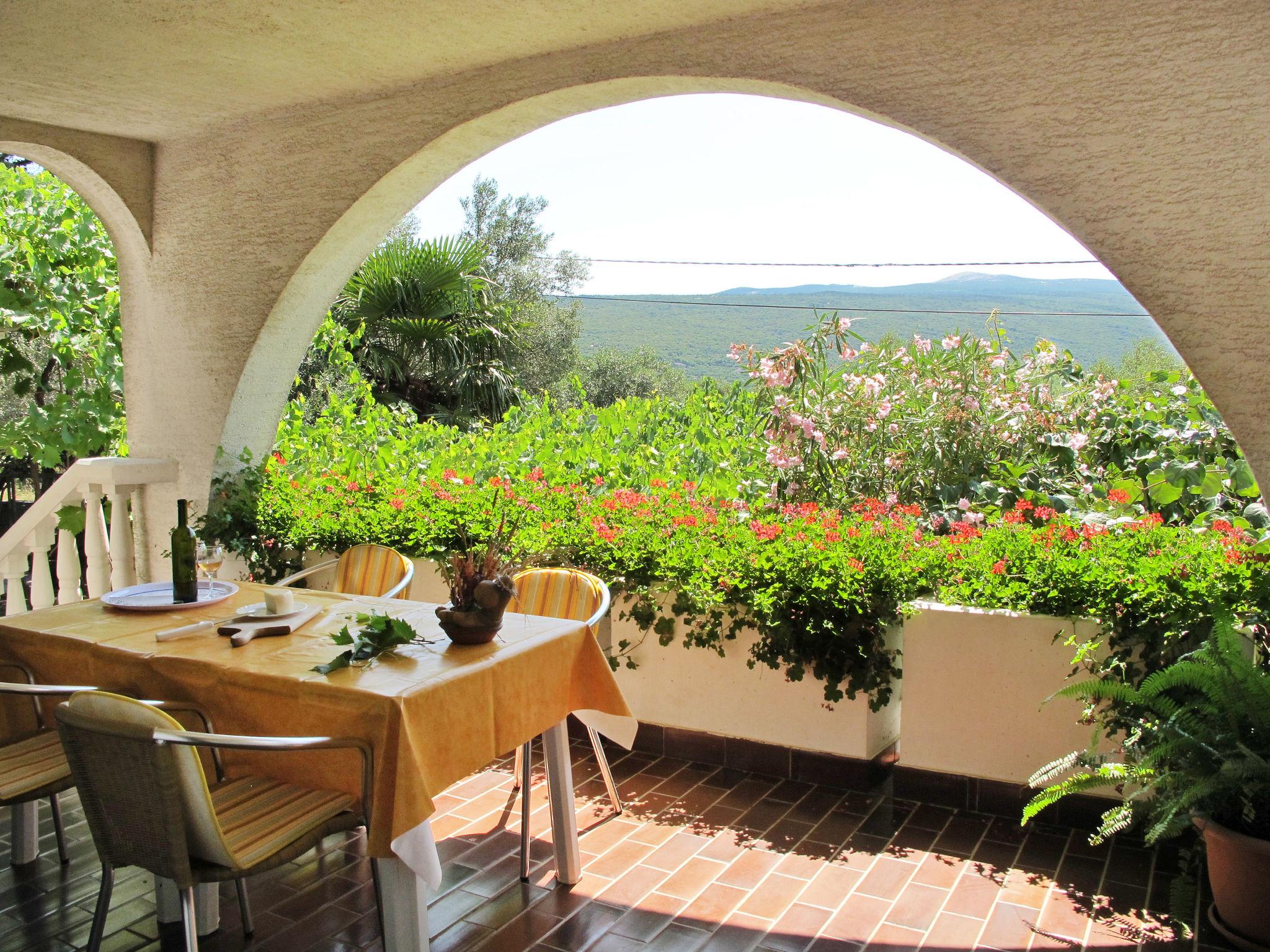 Foto 2 - Apartamento de 2 quartos em Krk com terraço e vistas do mar