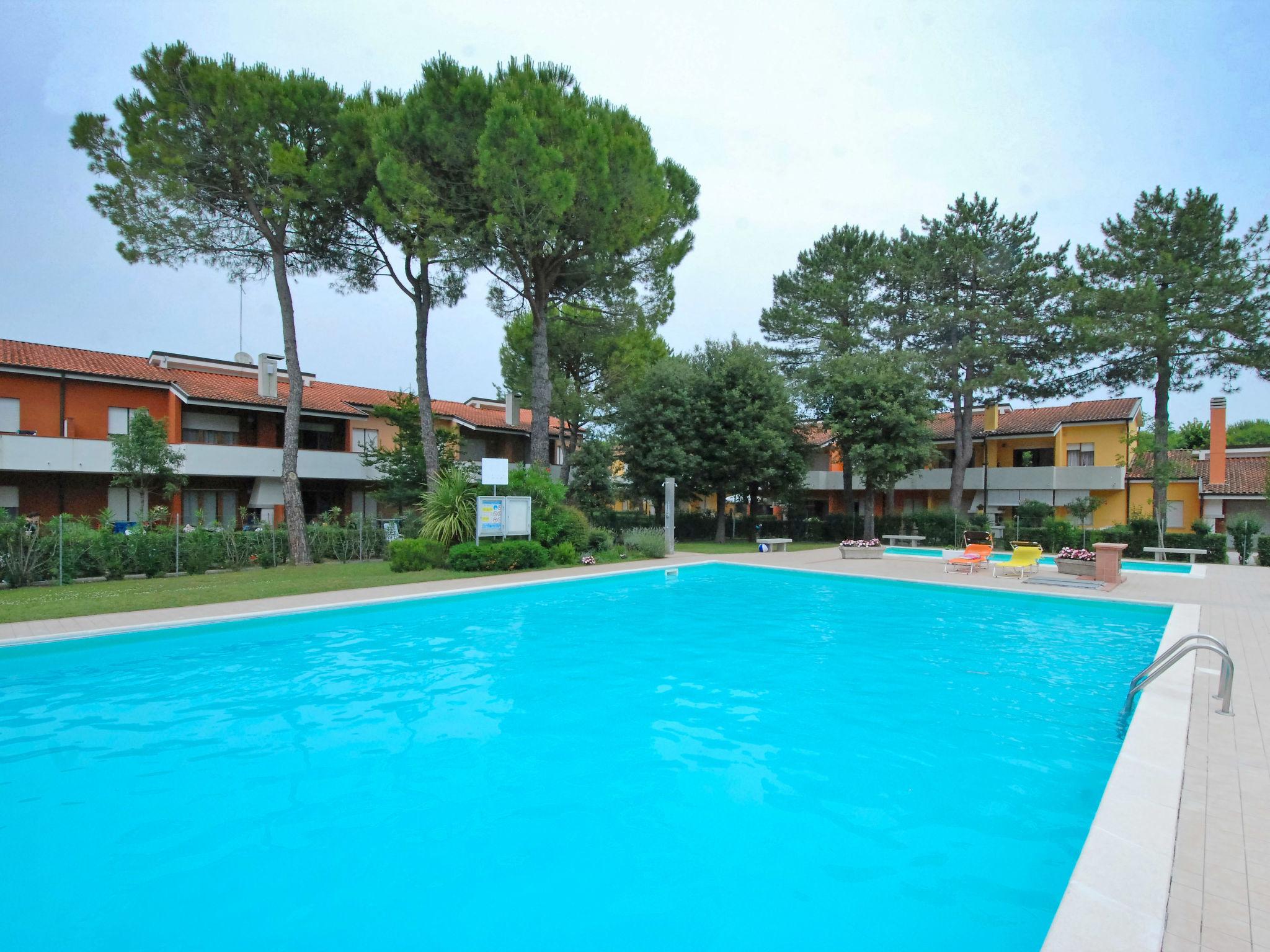 Foto 2 - Apartamento de 2 habitaciones en San Michele al Tagliamento con piscina y jardín