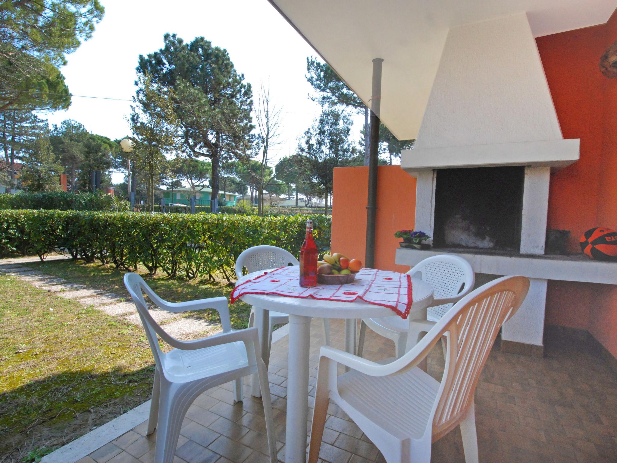 Photo 5 - 2 bedroom Apartment in San Michele al Tagliamento with swimming pool and sea view