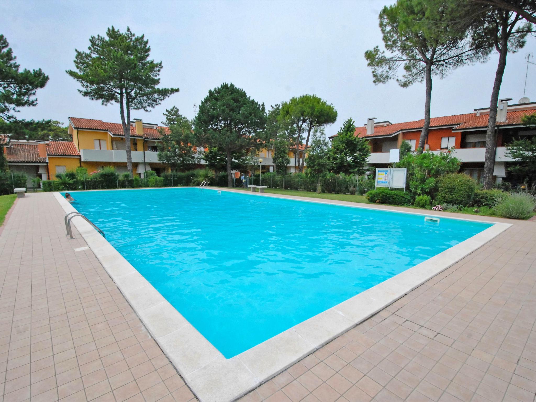 Foto 13 - Apartamento de 2 quartos em San Michele al Tagliamento com piscina e jardim